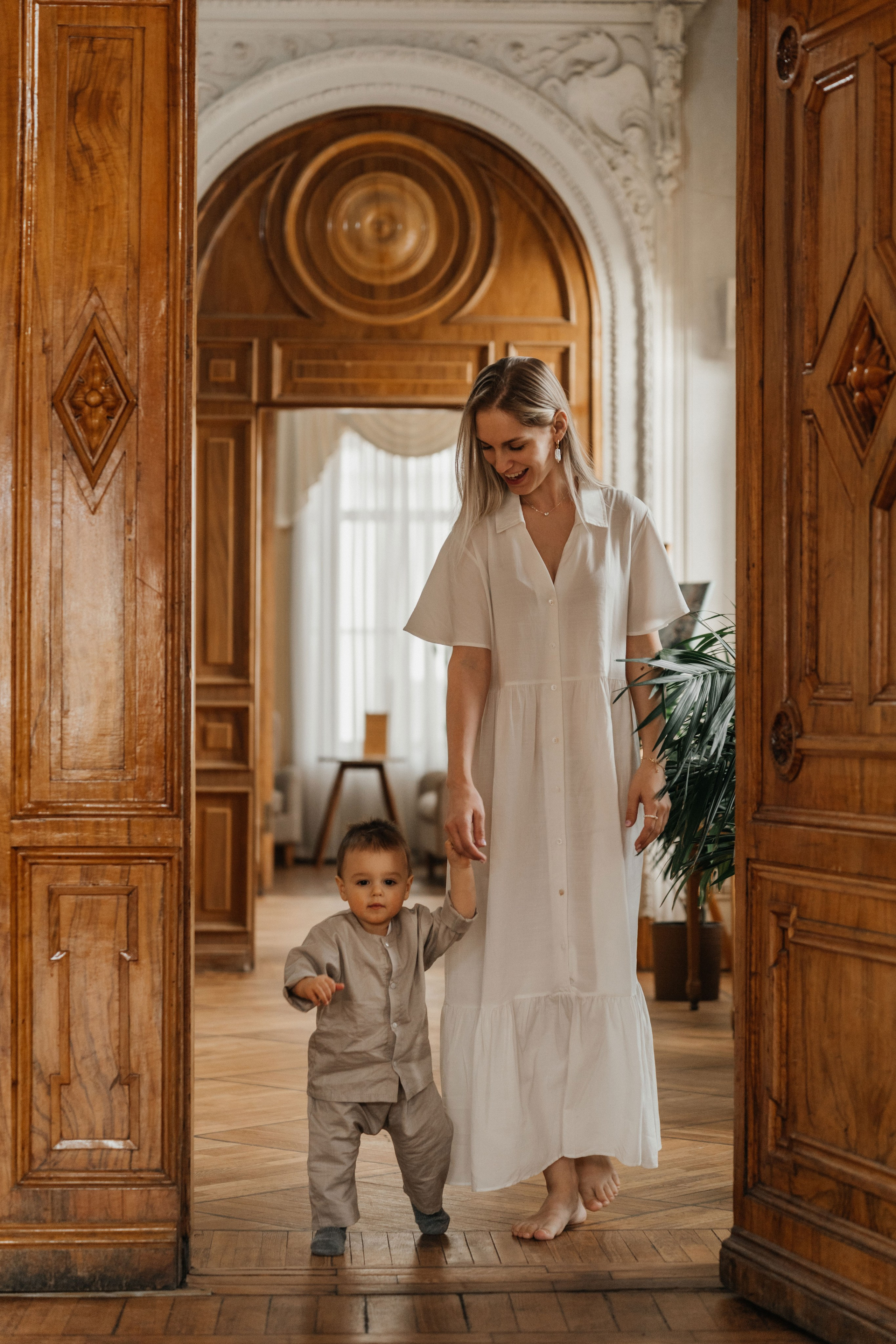 Маленькие ножки в читальне им. Пушкина. Ваш фотограф Вика Артемова