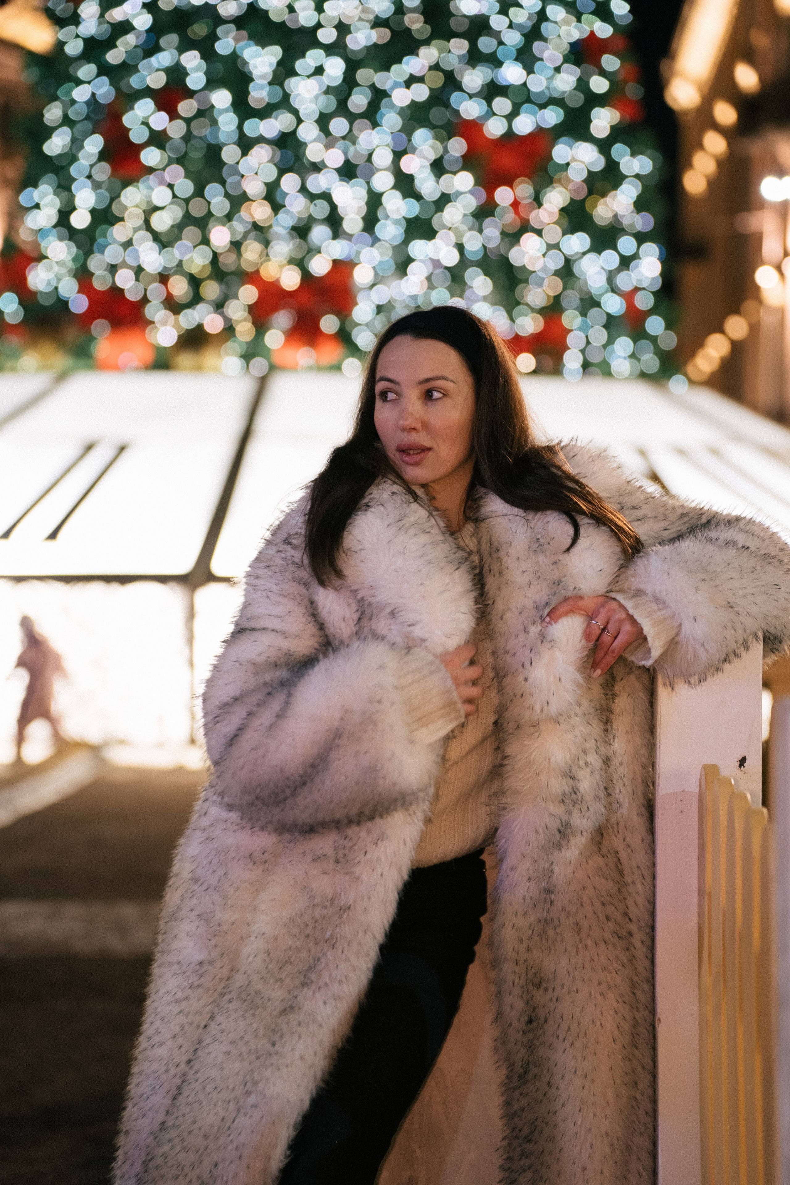 ПРОГУЛКА НА МАНЕЖНОЙ ПЛОЩАДИ ДЛЯ ДЕВУШКИ ПЕРЕД НОВЫМ ГОДОМ (НОВОГОДНЯЯ ФОТОСЕССИИЯ НА МАНЕЖНОЙ ПЛОЩАДИ). Профессиональный фотограф, Санкт-Петербург — Виктория Богомолова