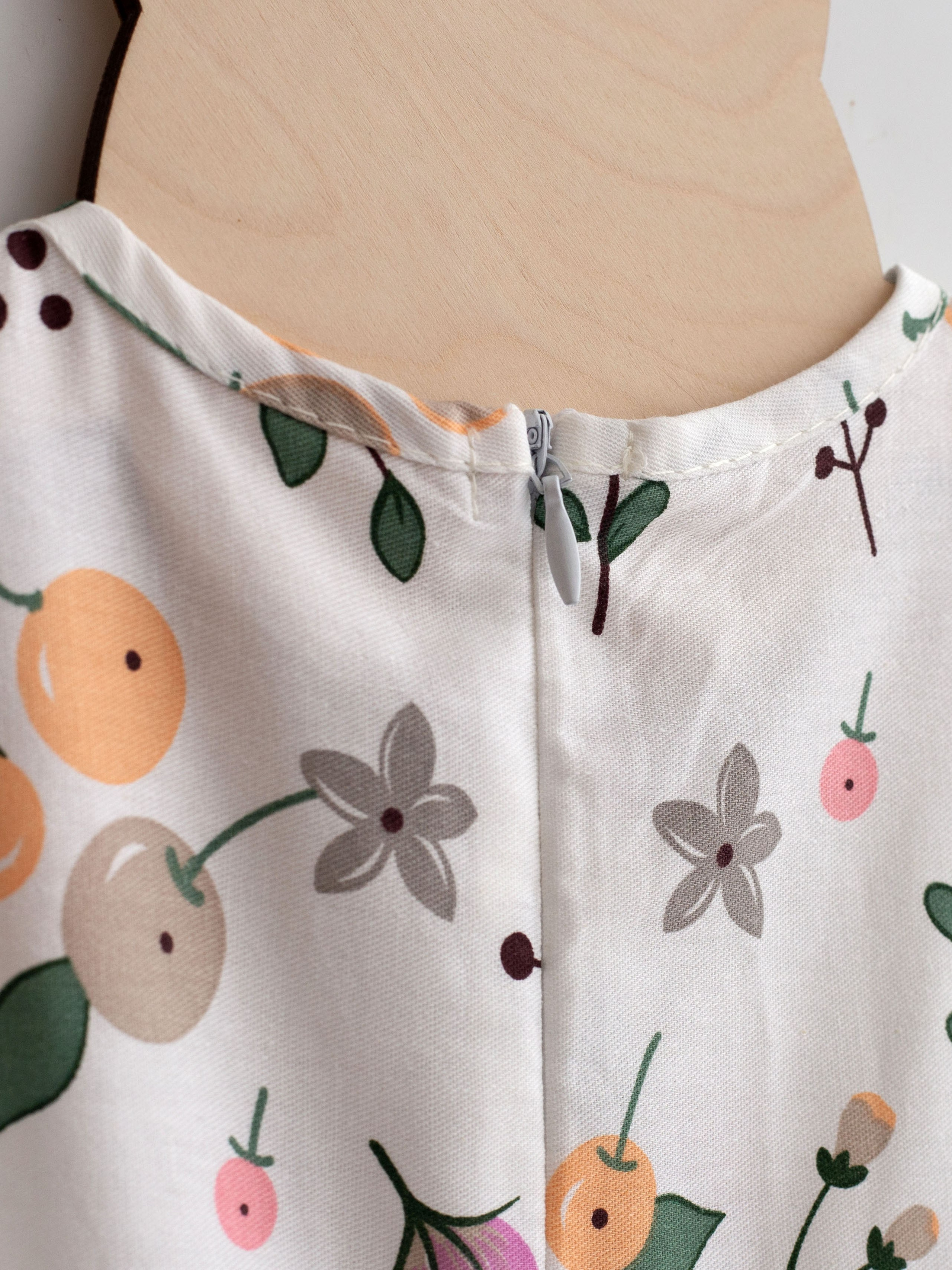 Детские платья цветные. Фотограф для различных событий, проектов, маркетплейсов, сайтов и мероприятий в Екатеринбурге