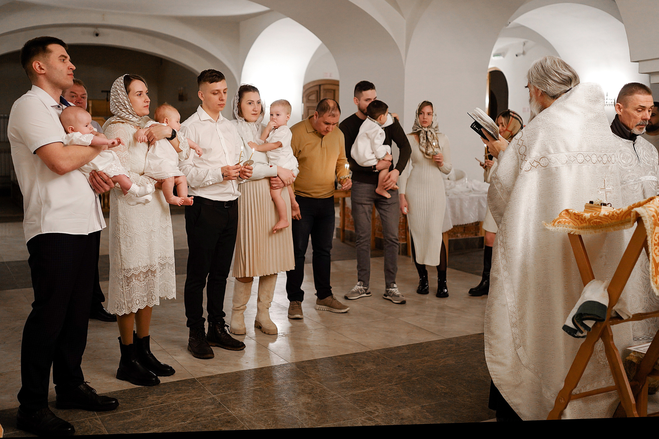 Таинство Крещения в храме Живоначальной Троицы в Троицке. Семейный и детский фотограф в Москве Екатерина Офицерова