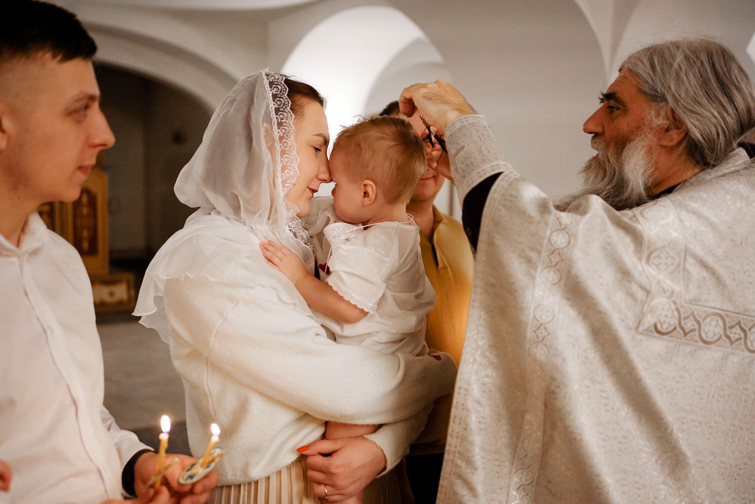 Таинство Крещения в храме Живоначальной Троицы в Троицке. Семейный и детский фотограф в Москве Екатерина Офицерова