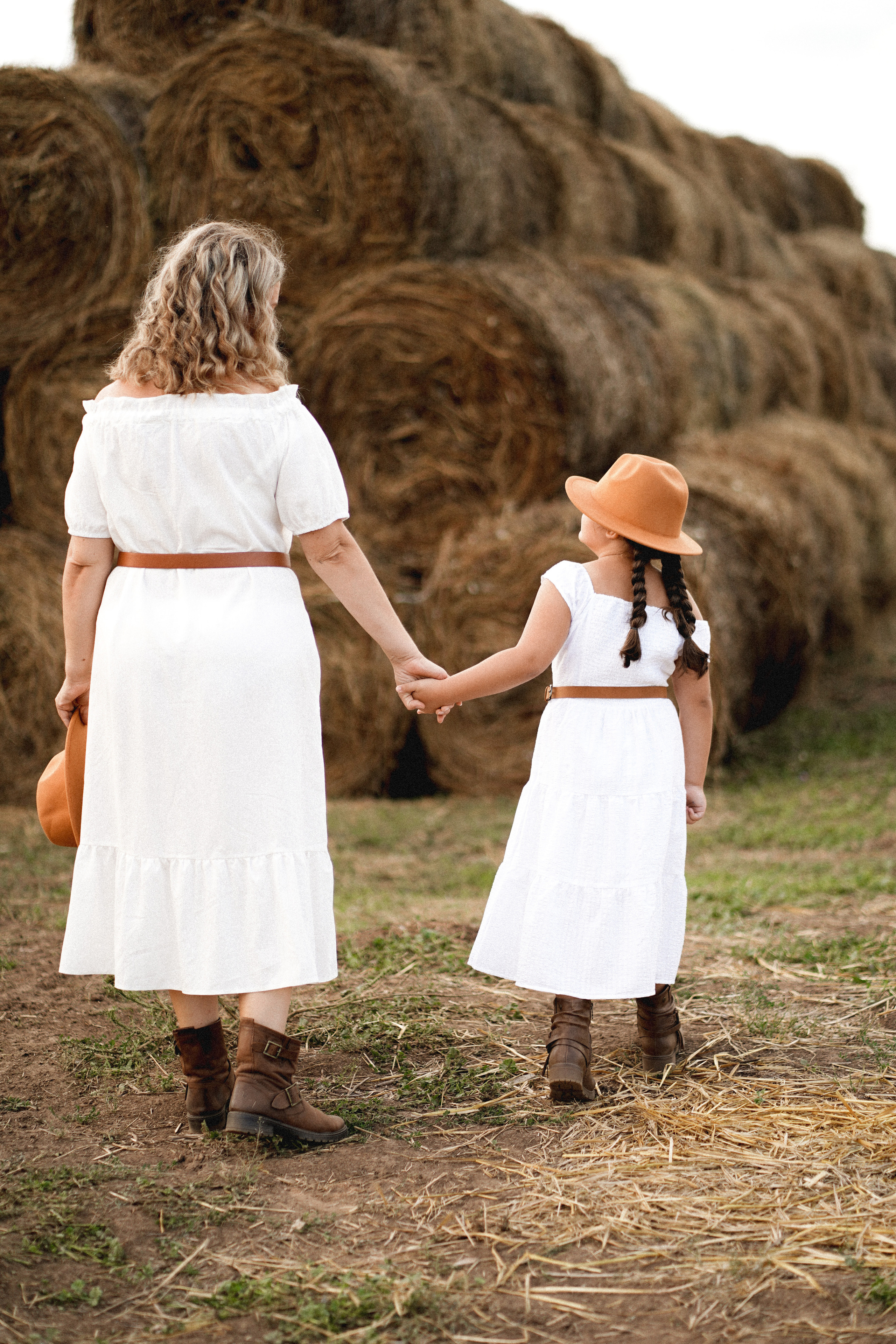 Агата и Юлия с лошадьми