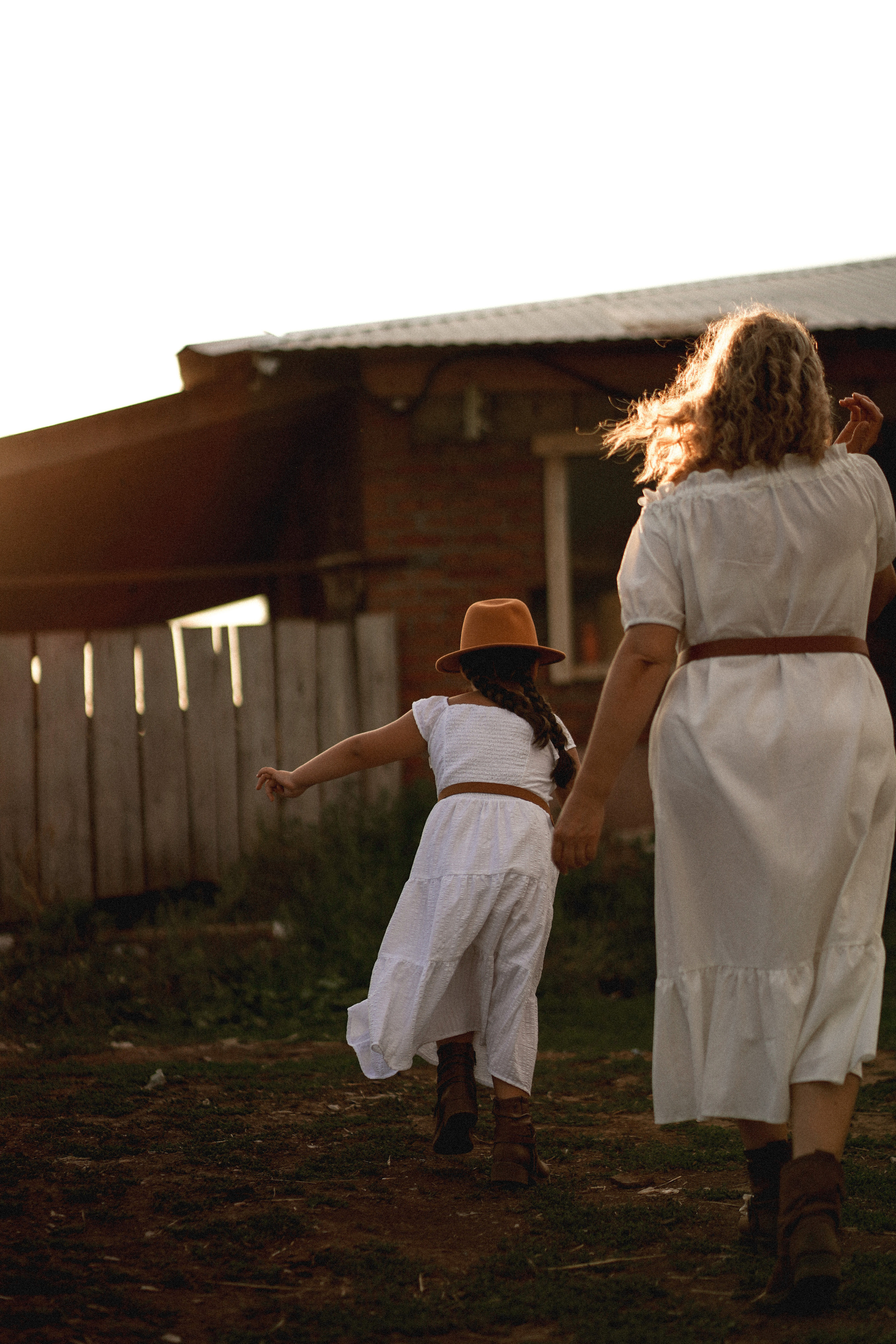 Агата и Юлия с лошадьми