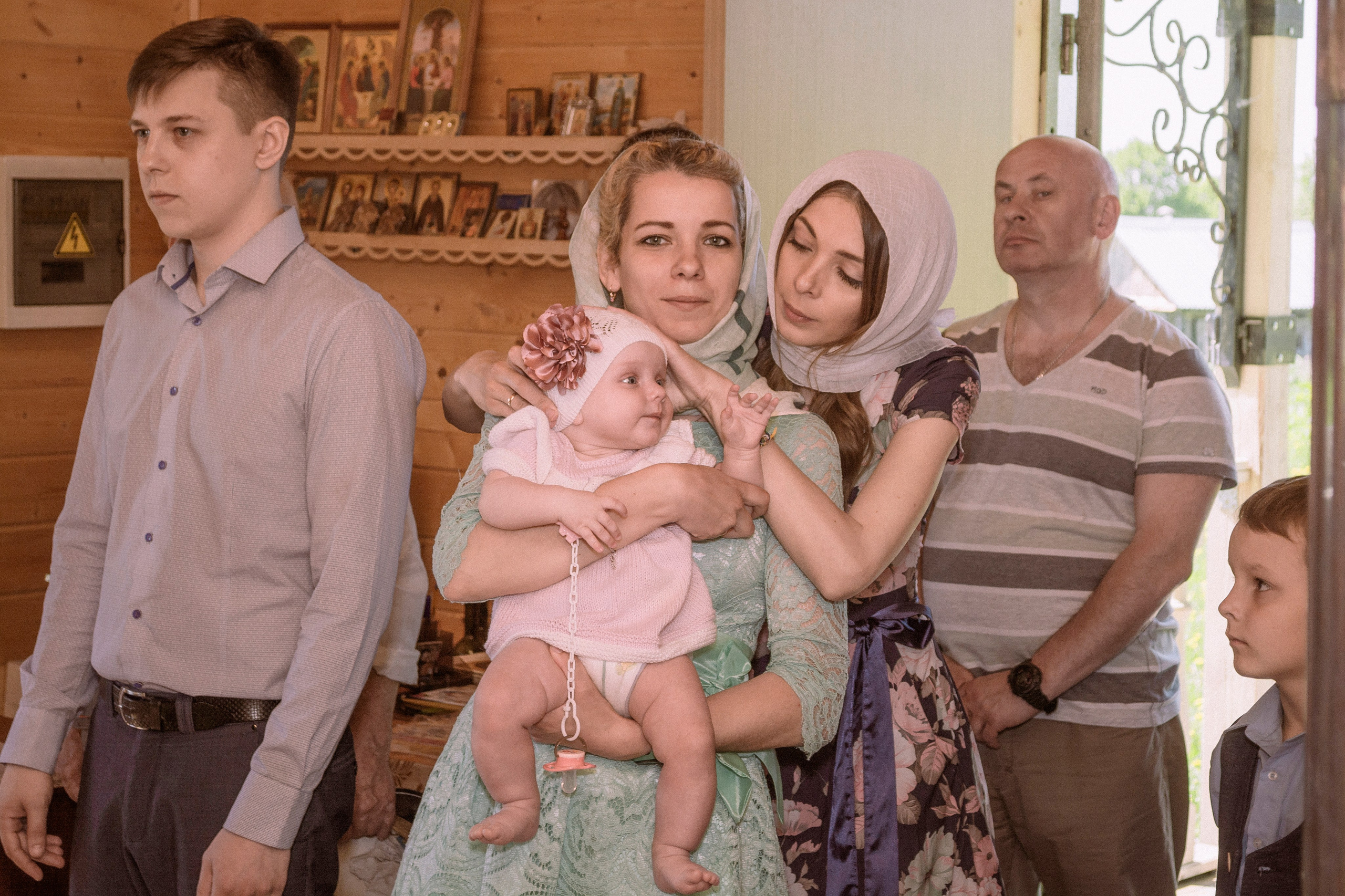 Крещение Василисы в храме Николая Чудотворца в д. Старый погост. Фотограф Евгений Егоров