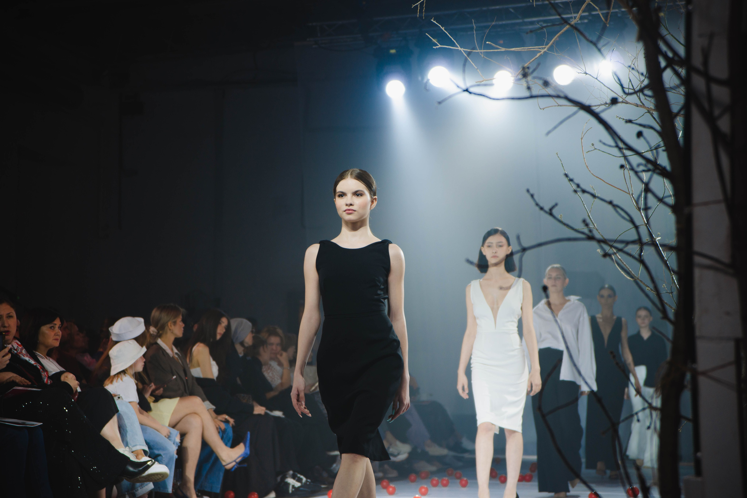 Показ «Красный Шум». Ксения Glossa. Портретный и репортажный фотограф в Самаре