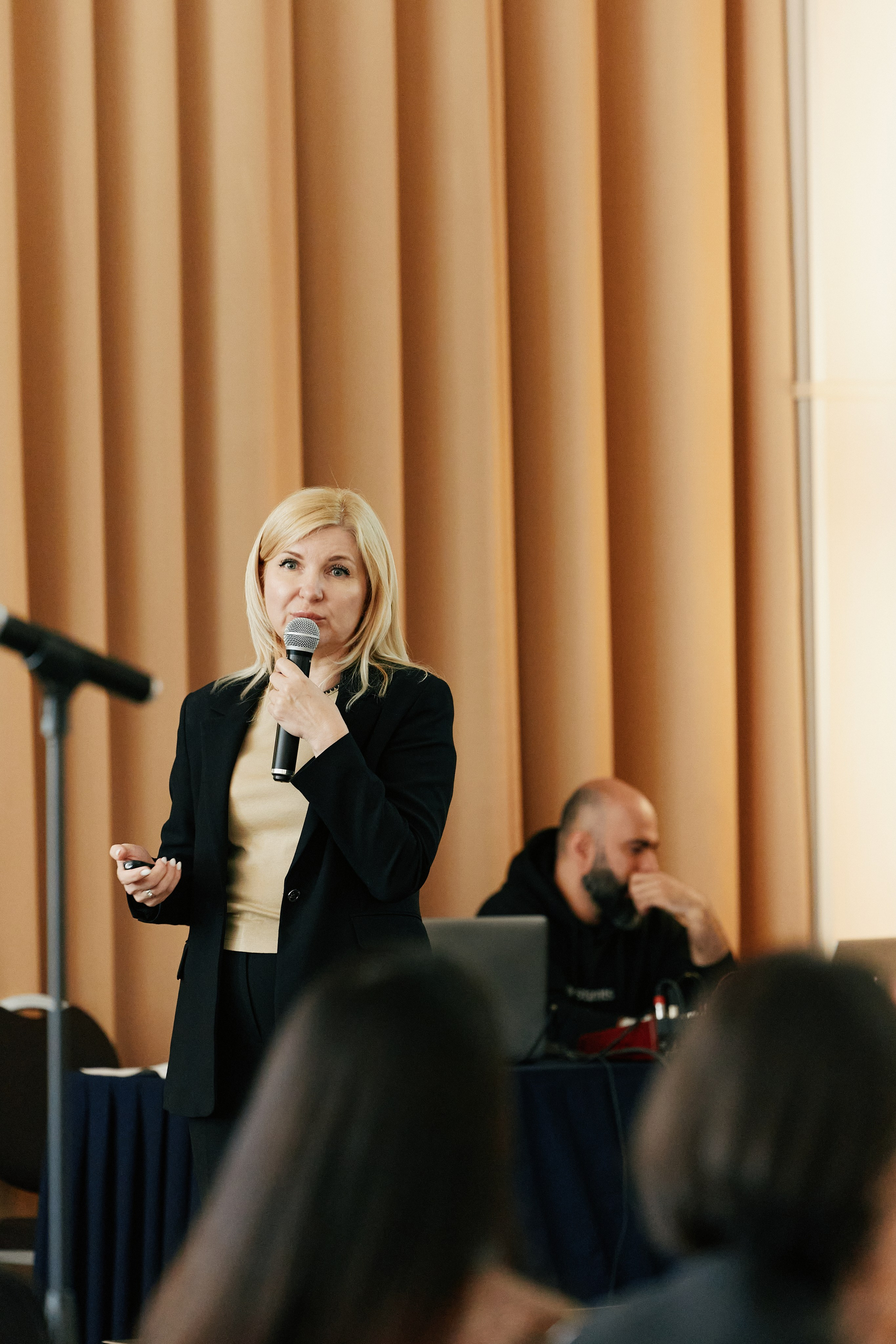 Форум Бизнес-тренды 2025 в Marriott Hotel 28.04. Свадебный репортажный фотограф краснодар максим дремов дрёмов фотосессия студия цена