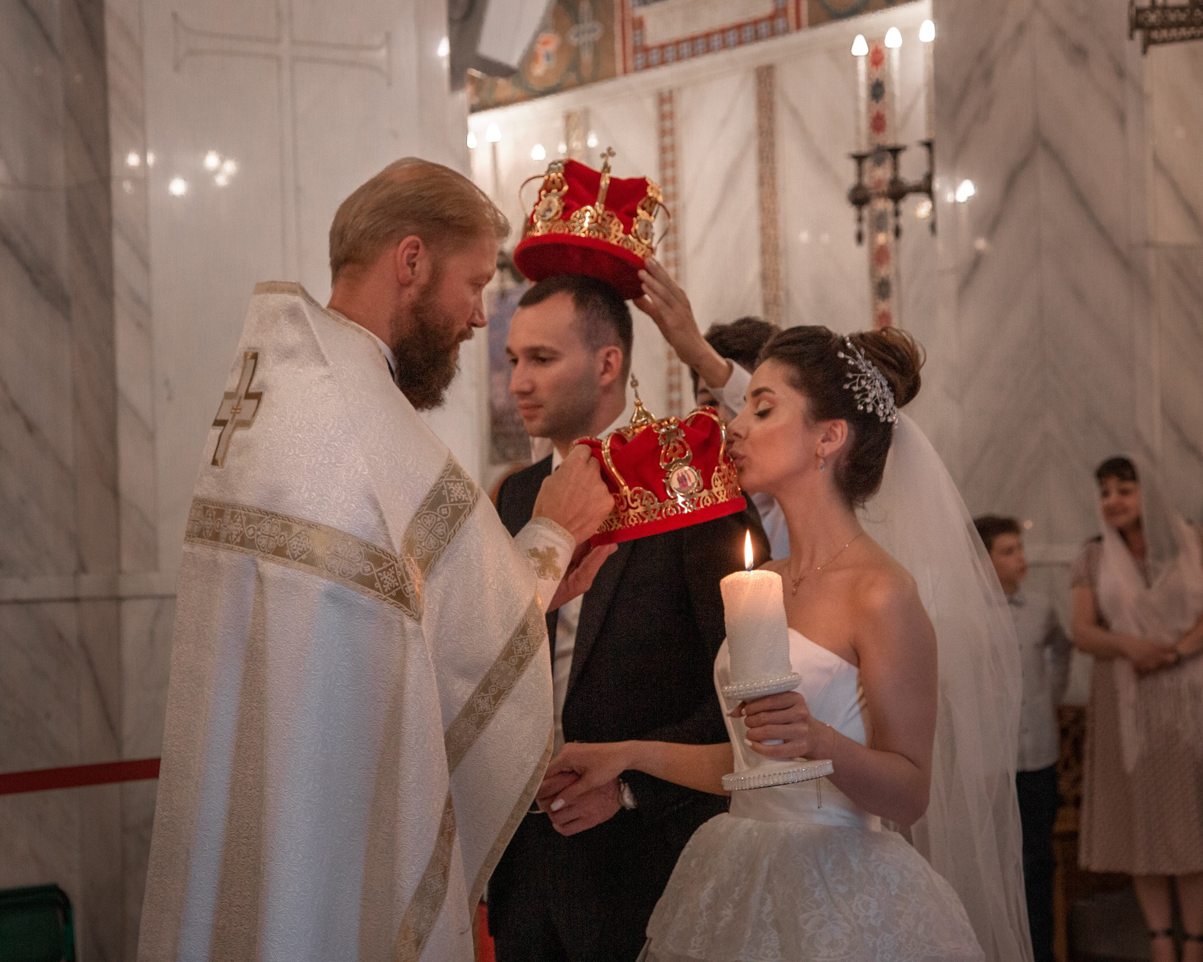 Репортажная съемка венчания в храмах Москвы. Фотограф Анна Татаурова | Авторская фотосъемка в Москве