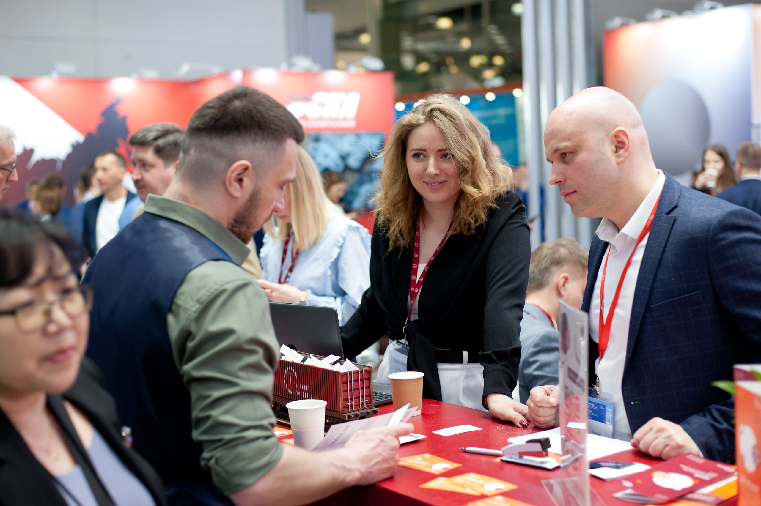 Работа выставочного стенда ПГК. Репортажный фотограф и видеограф Слава Думчев. Тимбилдинги, отчетники, корпоративы