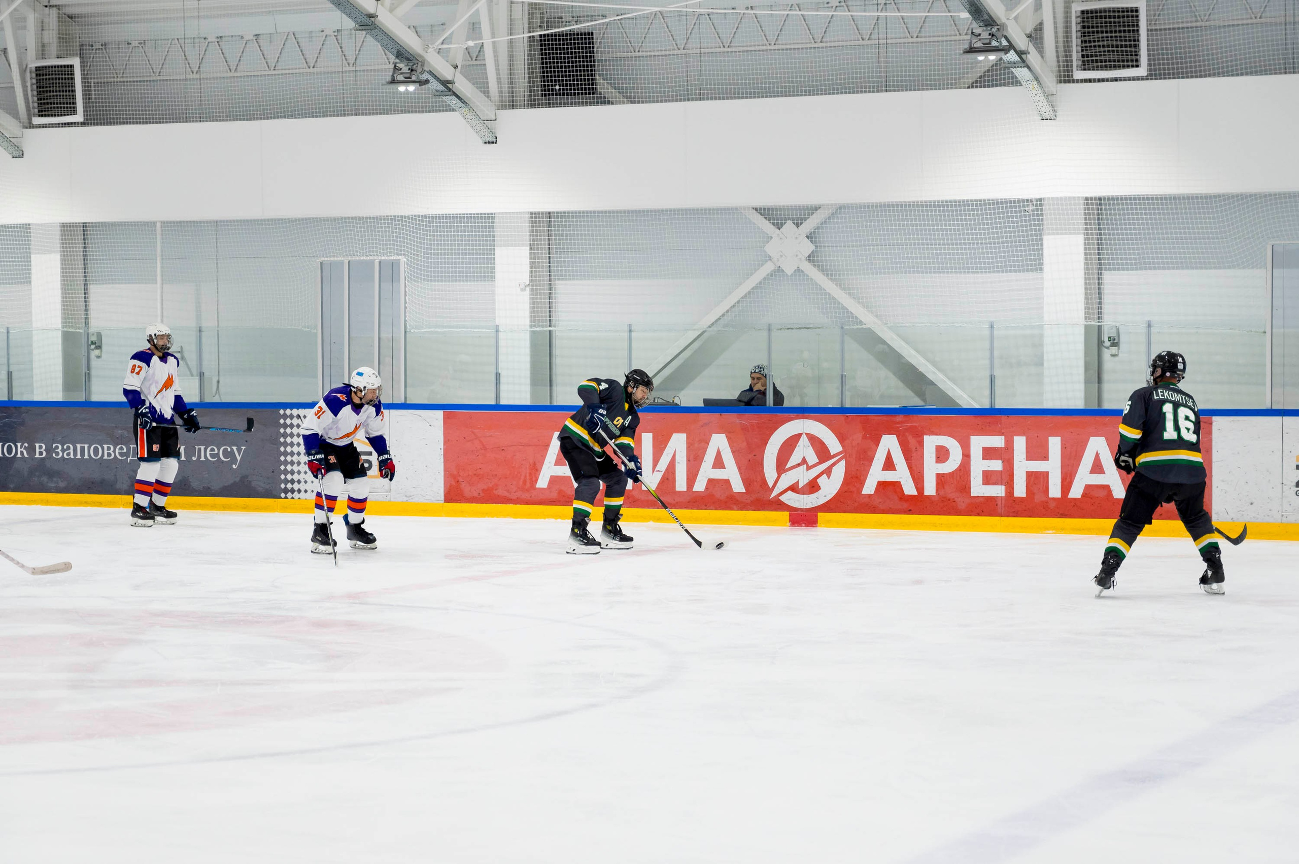 Хоккейный матч корпоративной команды Зарубежнефть. Репортажный фотограф и видеограф Слава Думчев. Тимбилдинги, отчетники, корпоративы