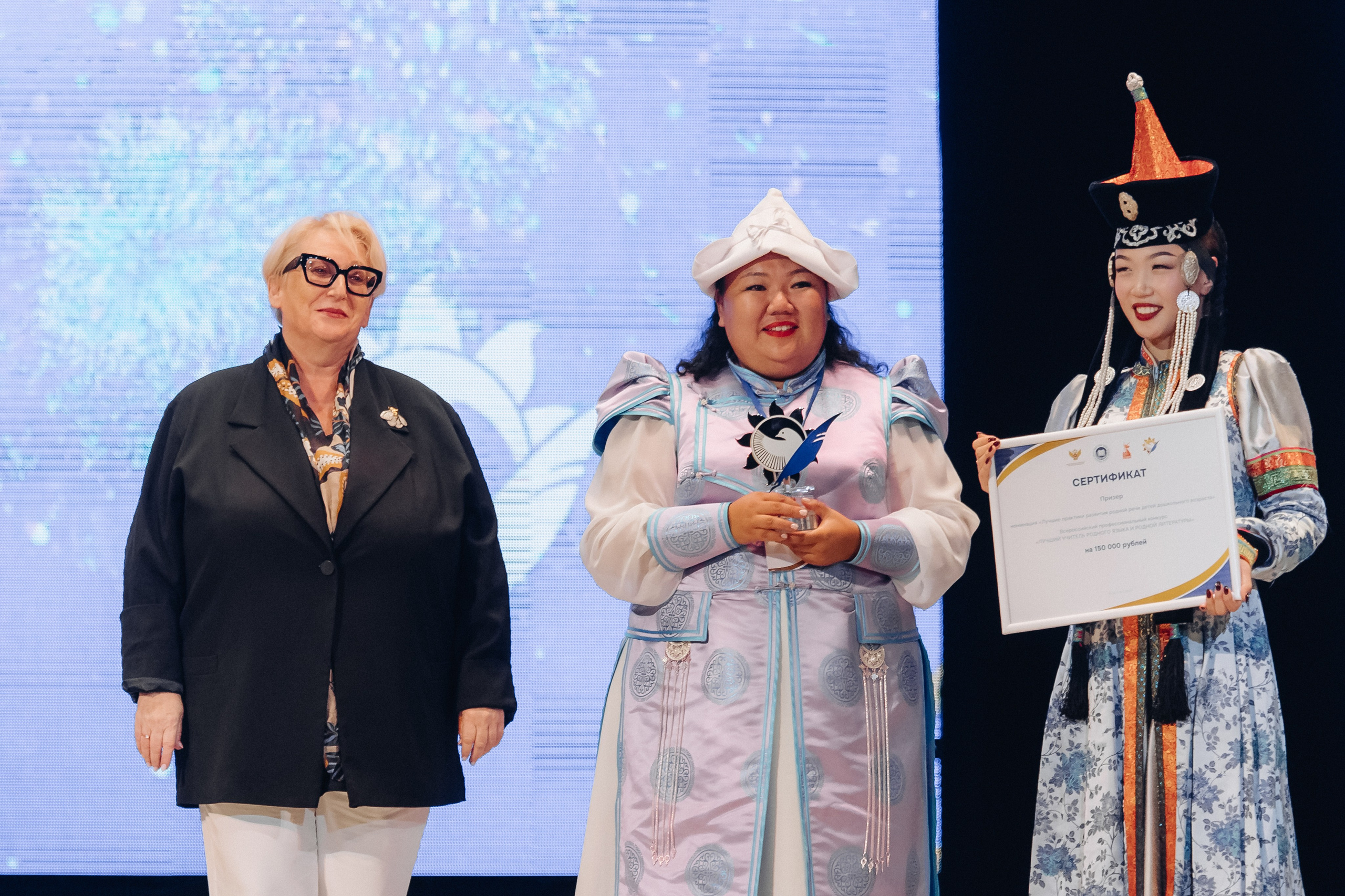 Лучший учитель родного языка и литературы 2025. Свадебный и семейный фотограф в Улан-Удэ