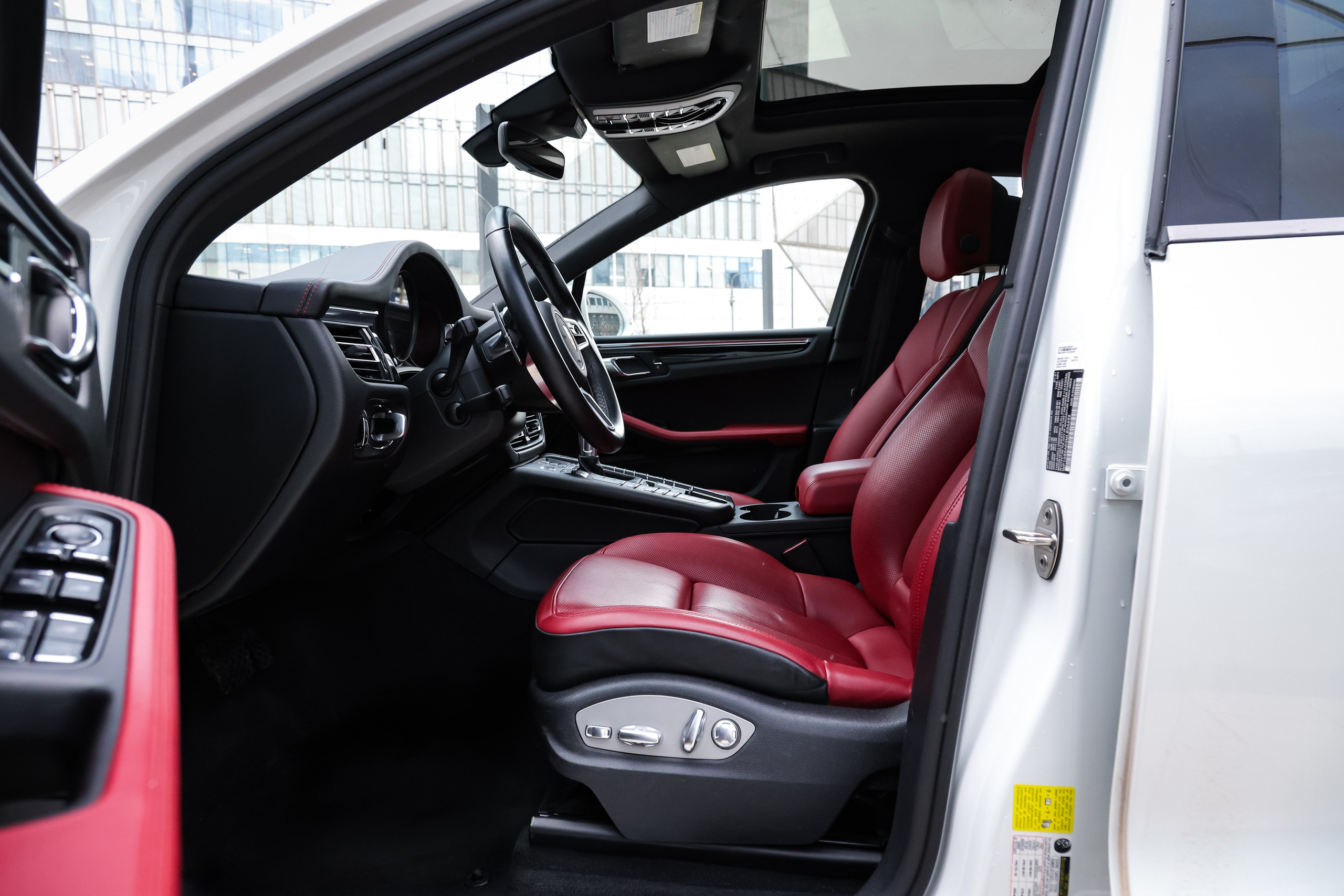 2021 PORSCHE MACAN S. Mixturecaptures