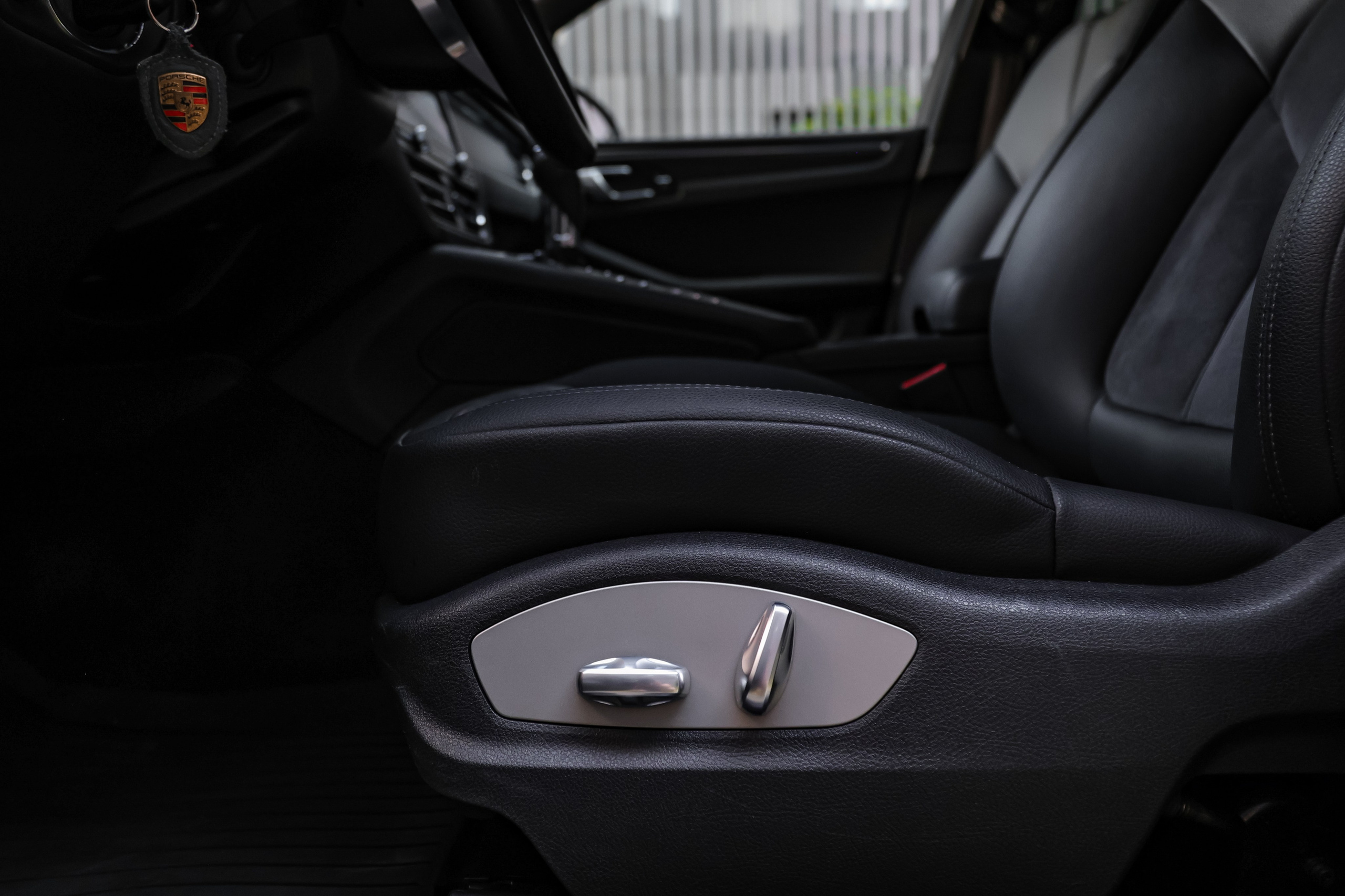 2020 PORSCHE MACAN. Mixturecaptures