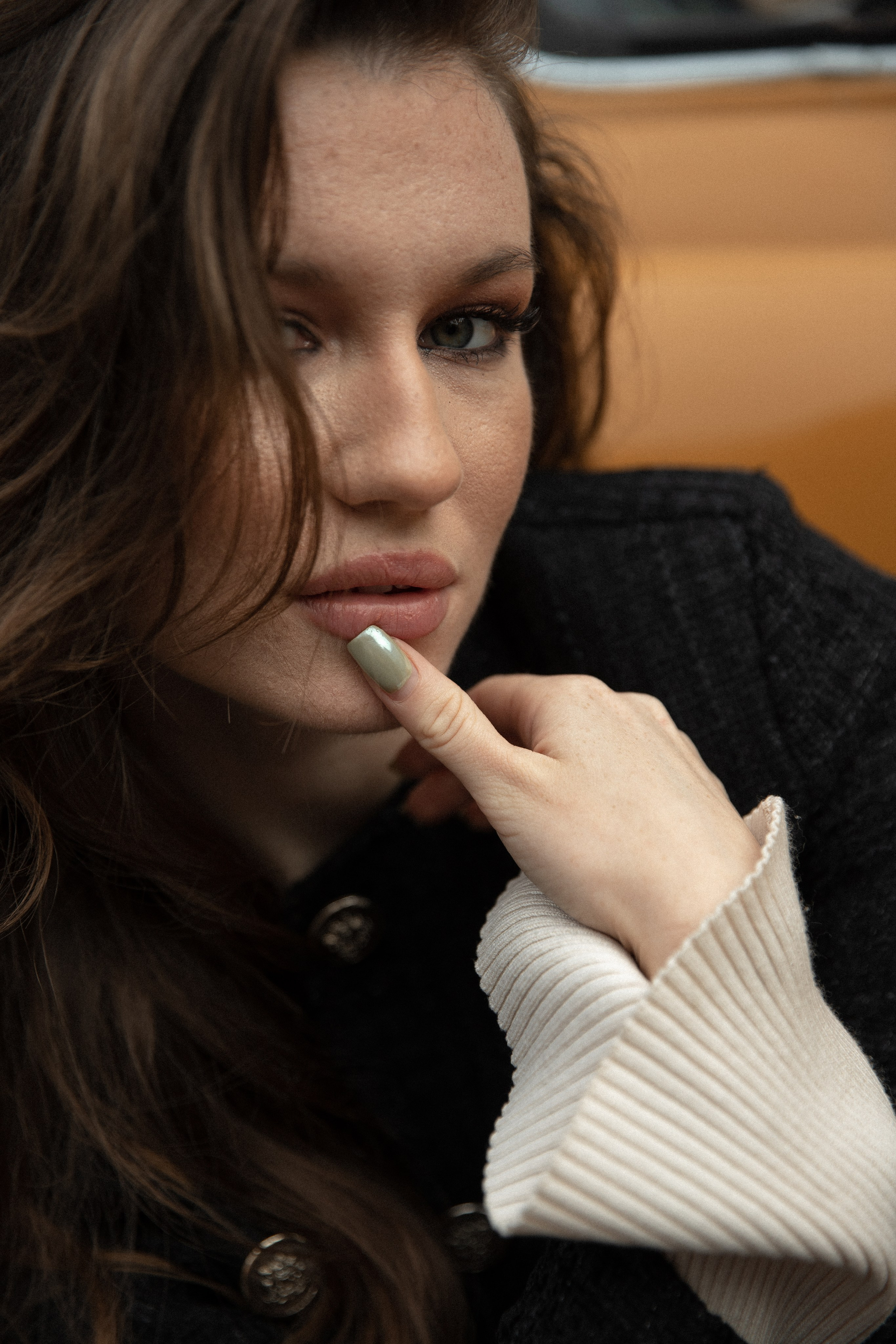 Женская фотосессия с ретро авто. Свадебный фотограф Бакрымова Валентина