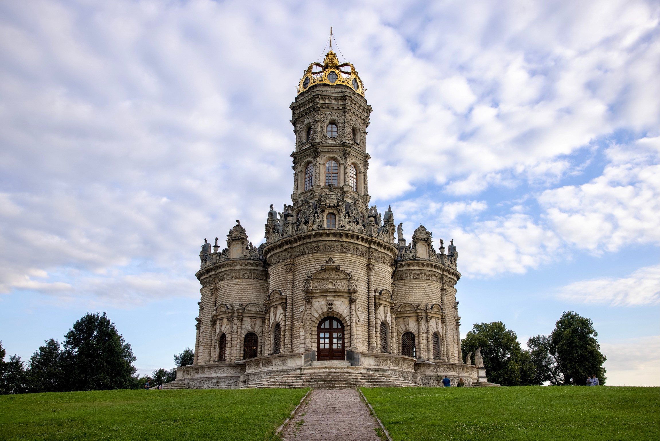 Церковь Знамения Пресвятой Богородицы в Дубровицах, построенная князем  Голицыным