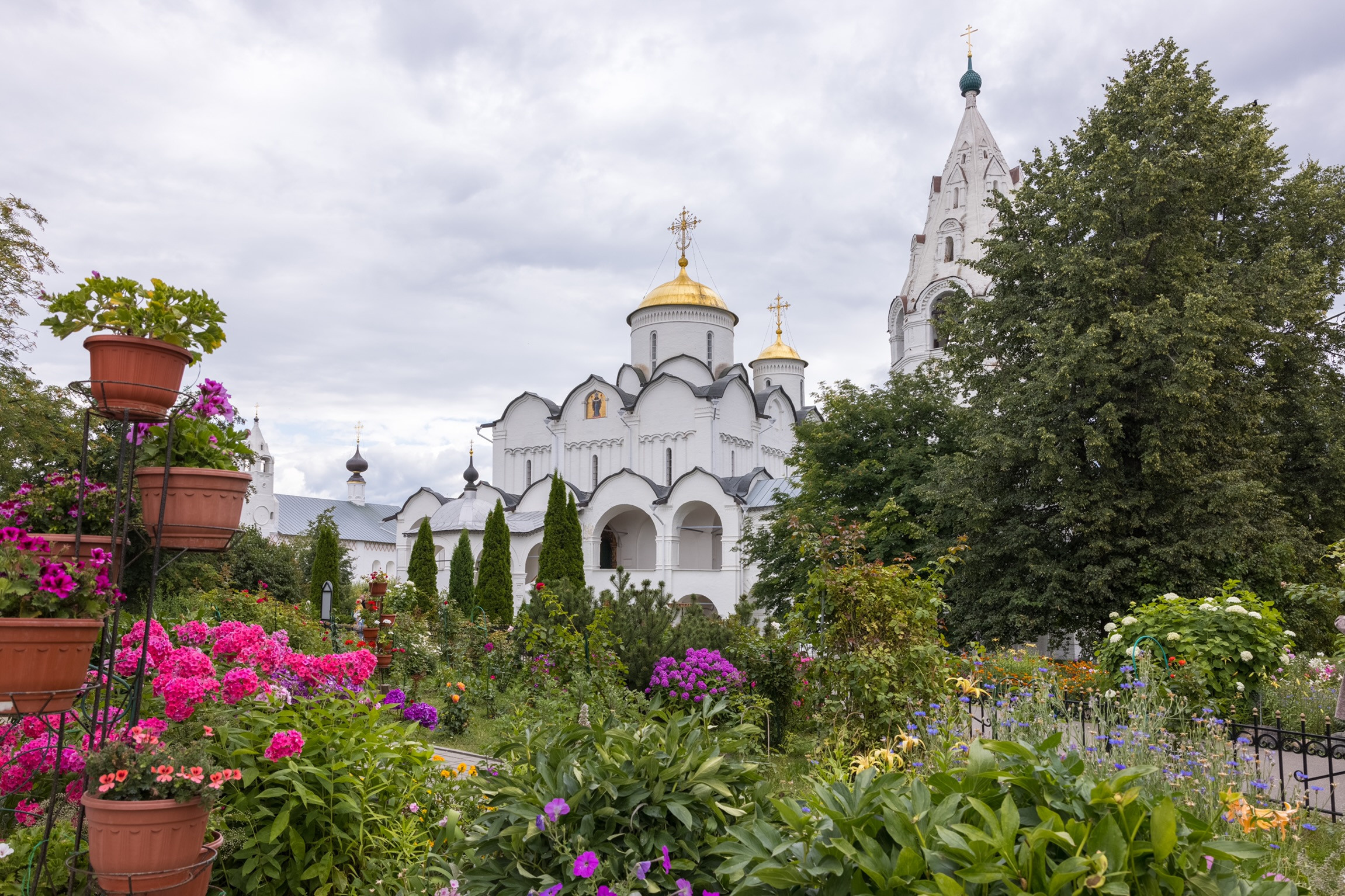 Покровский монастырь — женский монастырь, расположенный в северной части Суздаля