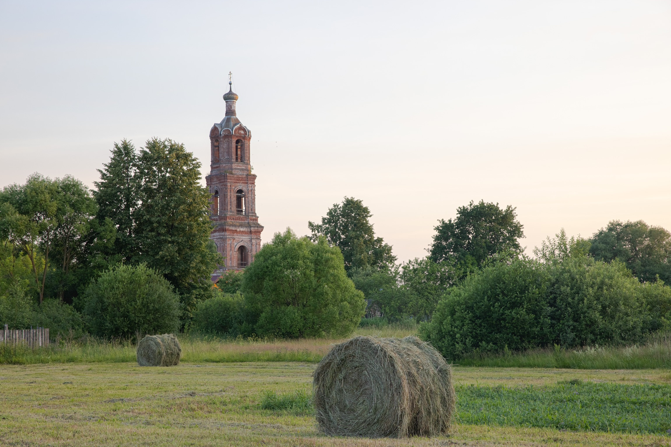 Колокольня в деревне Афанасьевское Шуйского района Ивановской области. Фотограф Андрей Басов