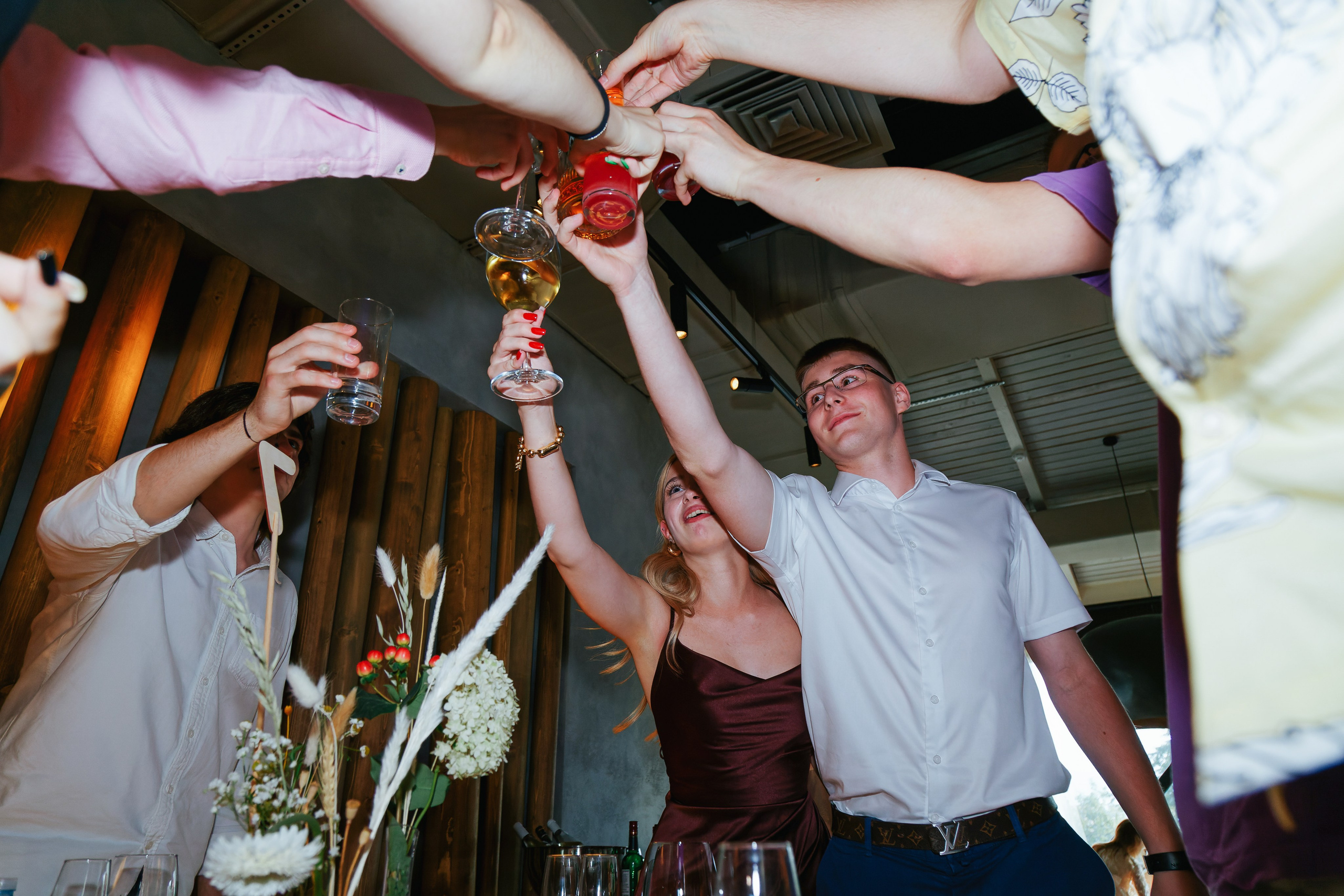 Примеры свадебных фотографий, позы для свадебной съёмки