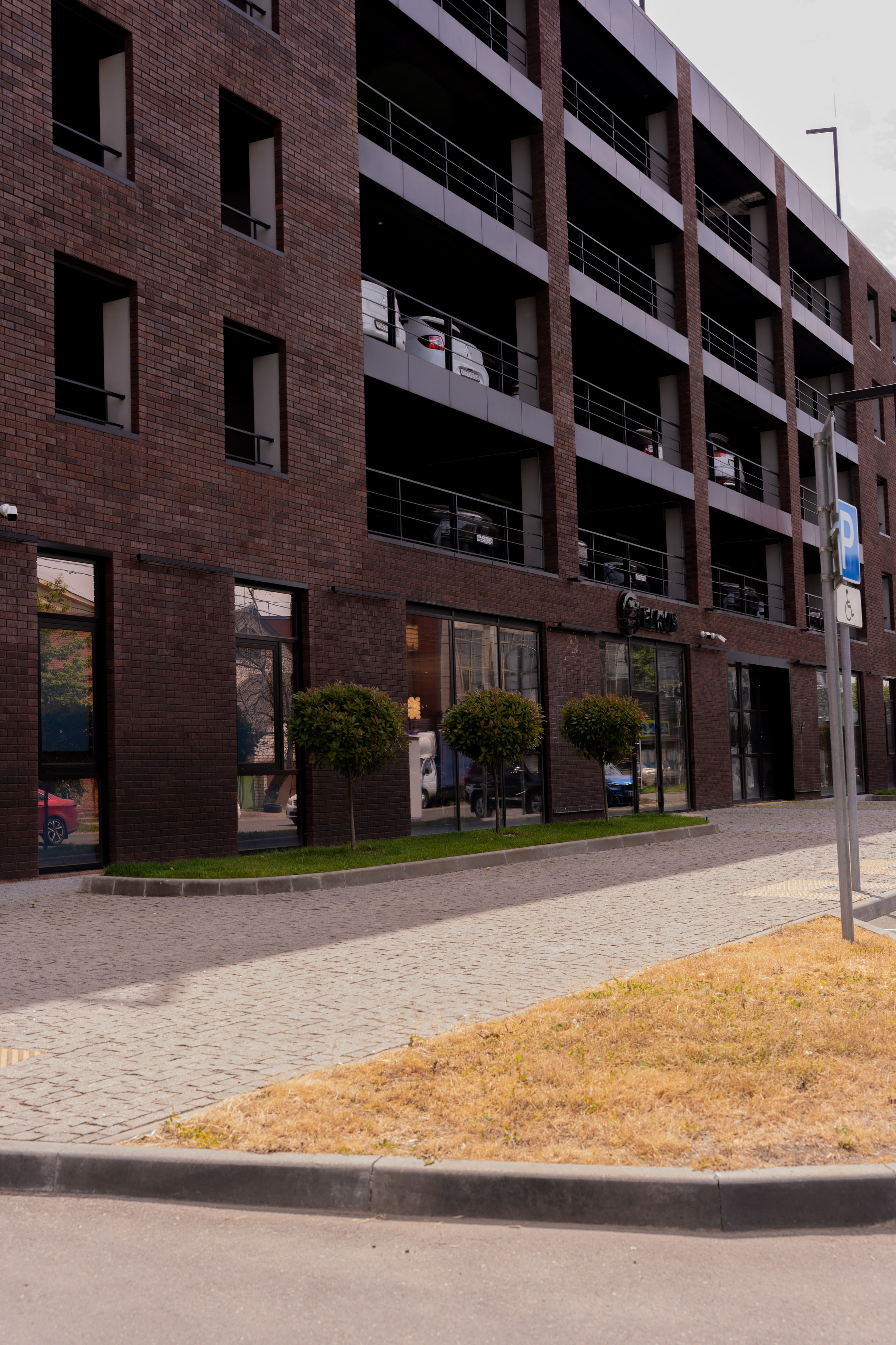 Интерьерная фотосъемка автосалона Elrus в Краснодаре. Zeekr, LiXiang Профессиональная фотосъемка интерьера премиум-автосалона в Краснодаре. Шедевры для Вас! Фотограф и Видеограф в Краснодаре Пахиев Руслан