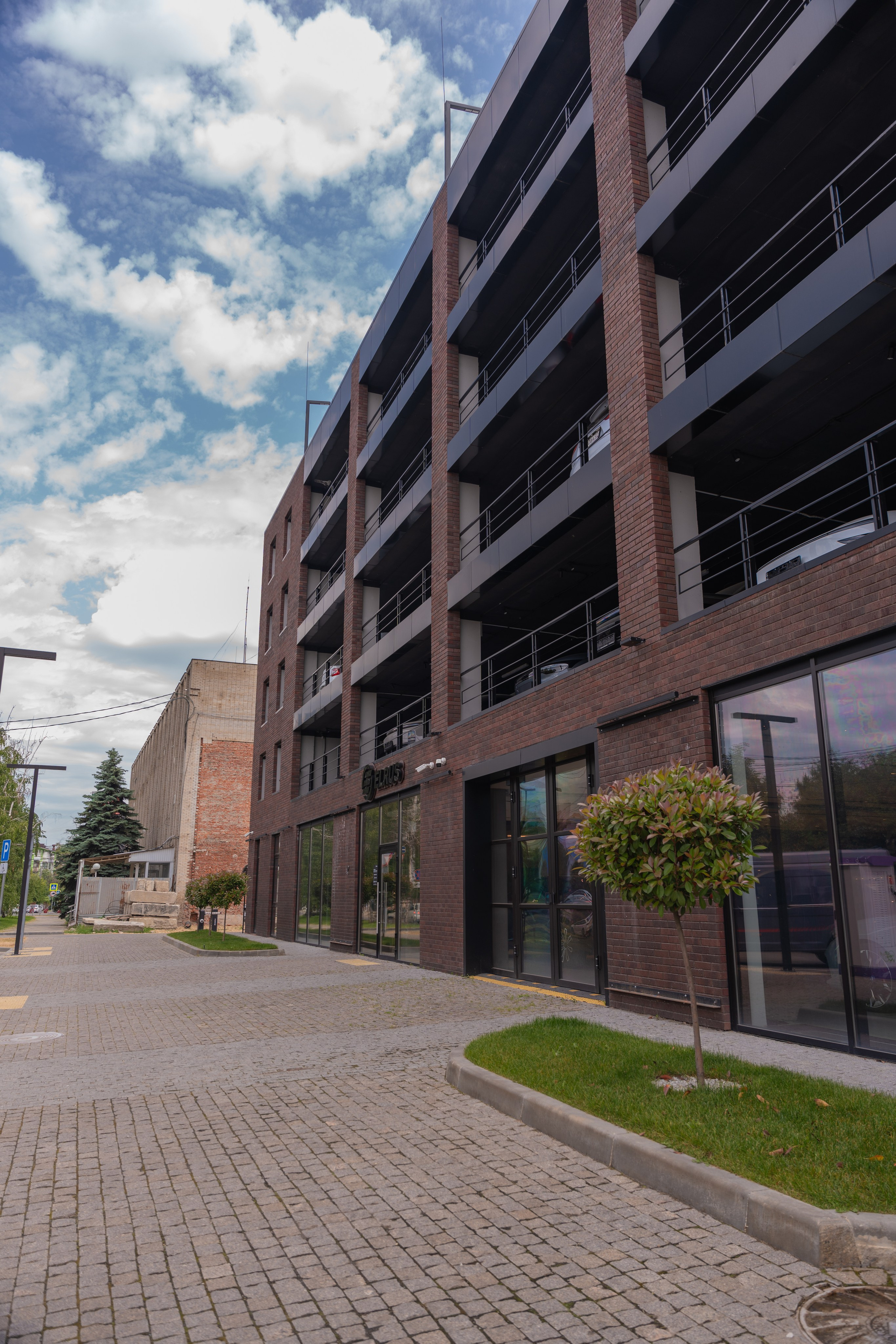 Интерьерная фотосъемка автосалона Elrus в Краснодаре. Zeekr, LiXiang Профессиональная фотосъемка интерьера премиум-автосалона в Краснодаре. Шедевры для Вас! Фотограф и Видеограф в Краснодаре Пахиев Руслан