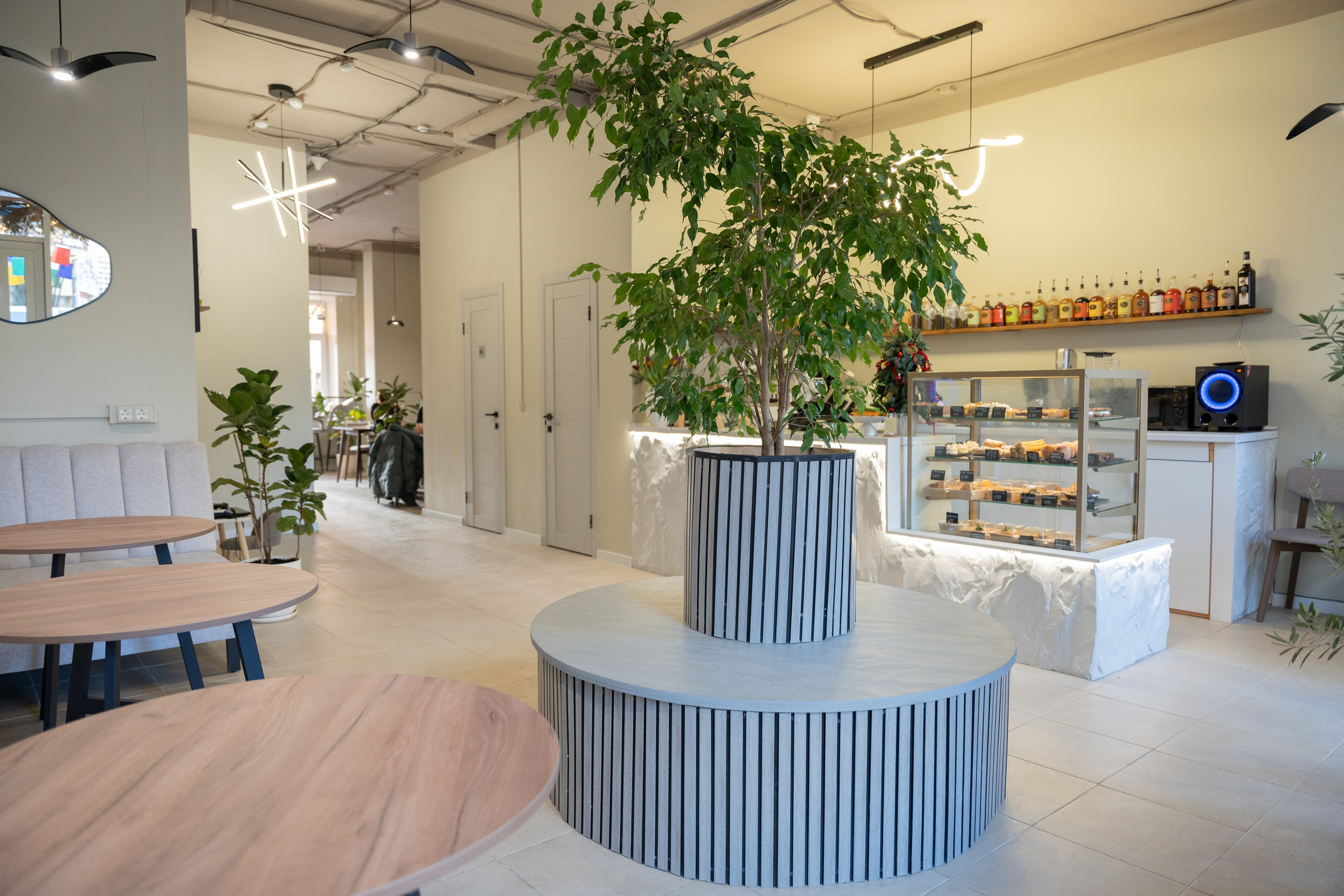 Интерьерная фотосъемка кофейни Love and Coffee — уютное место в Краснодаре Профессиональная фотосъемка интерьера кофейни в Краснодаре — Love. Шедевры для Вас! Фотограф и Видеограф в Краснодаре Пахиев Руслан