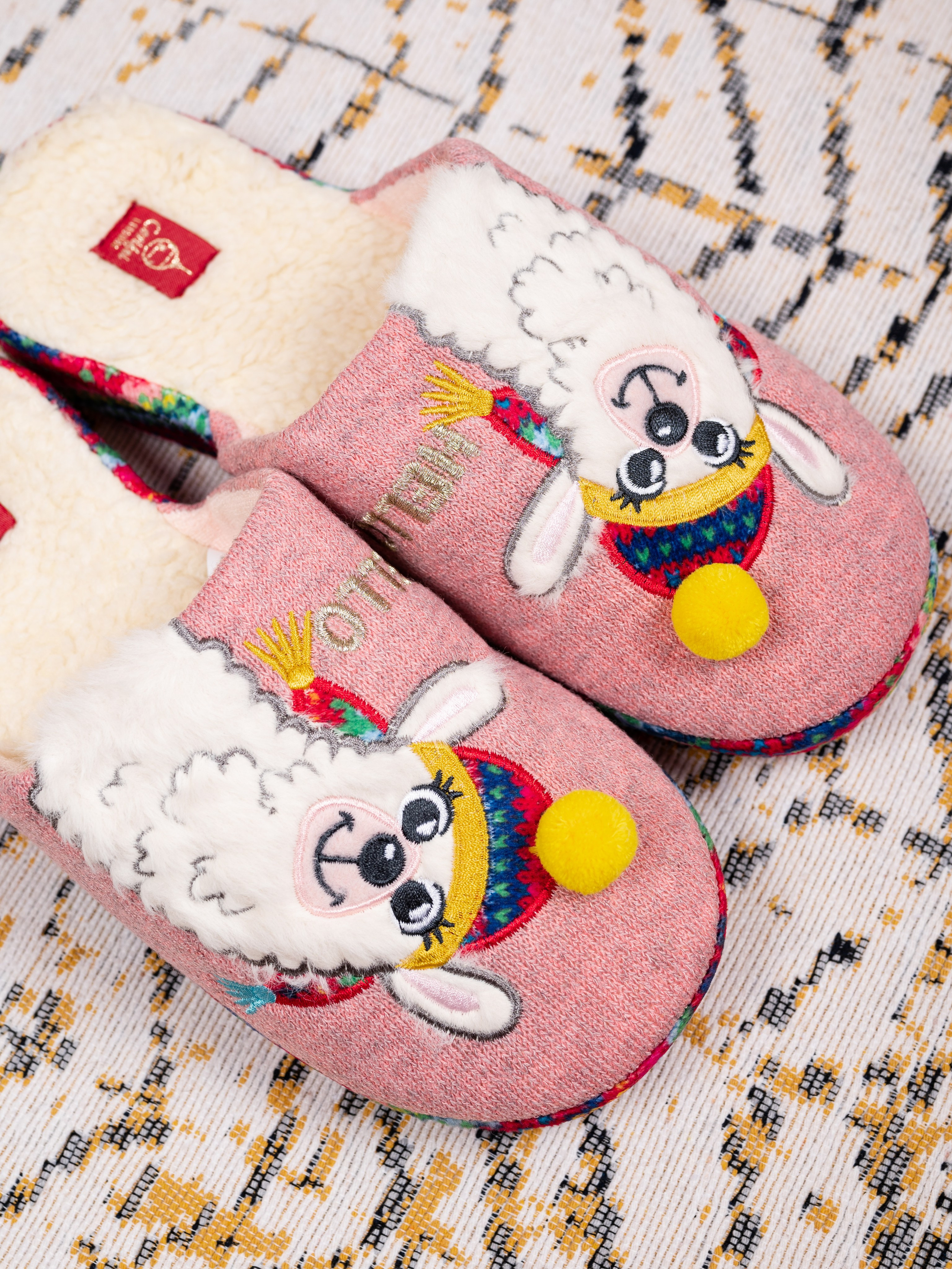 Тапочки. Предметный фотограф, фото для маркетплейсов Пятигорск, КМВ