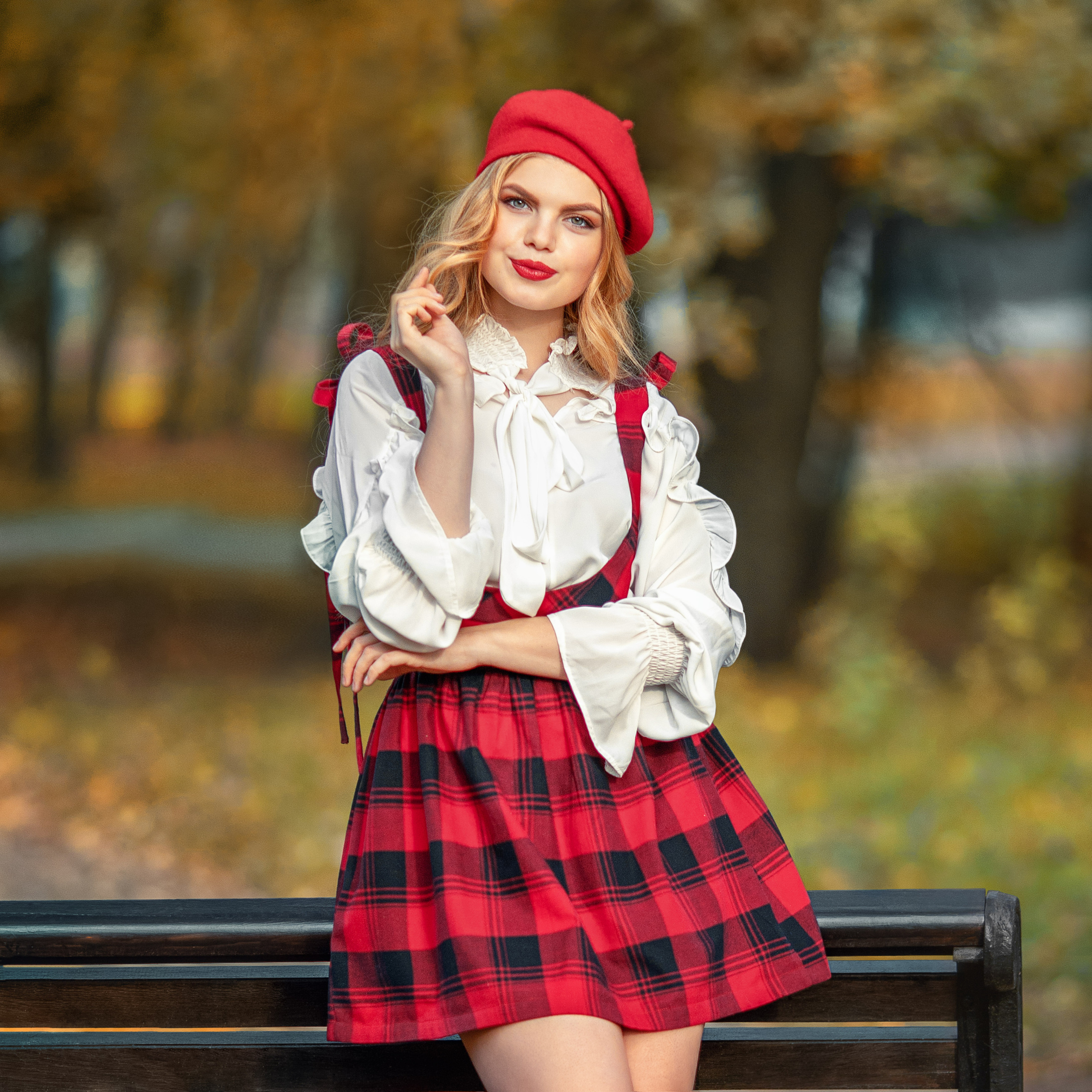 фотопрогулка  девушка в красном  блондинка  прогулка в парке  осенние фотосессии