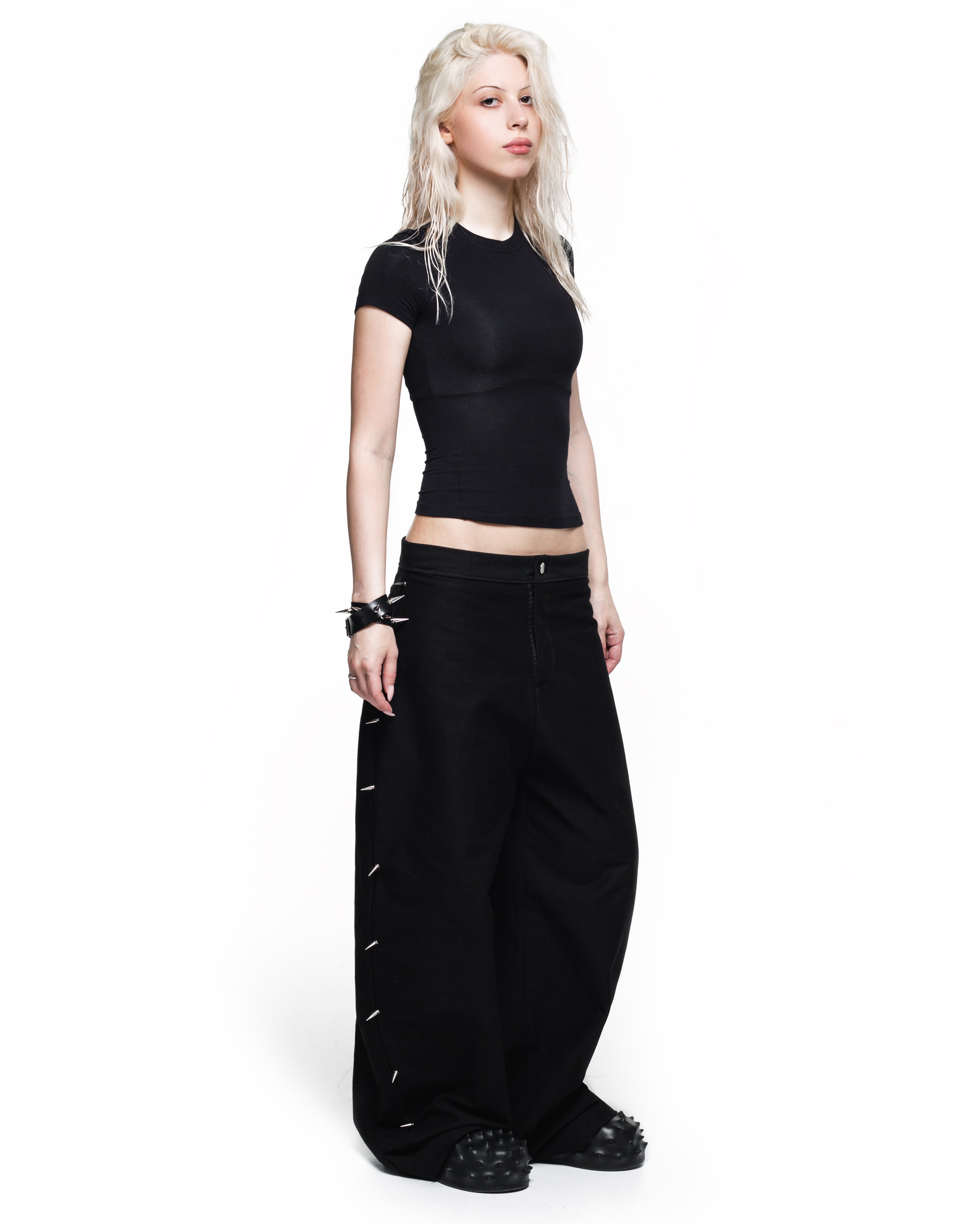 КАТАЛОГ | белый фон. RUNA production — стильные съемки для брендов