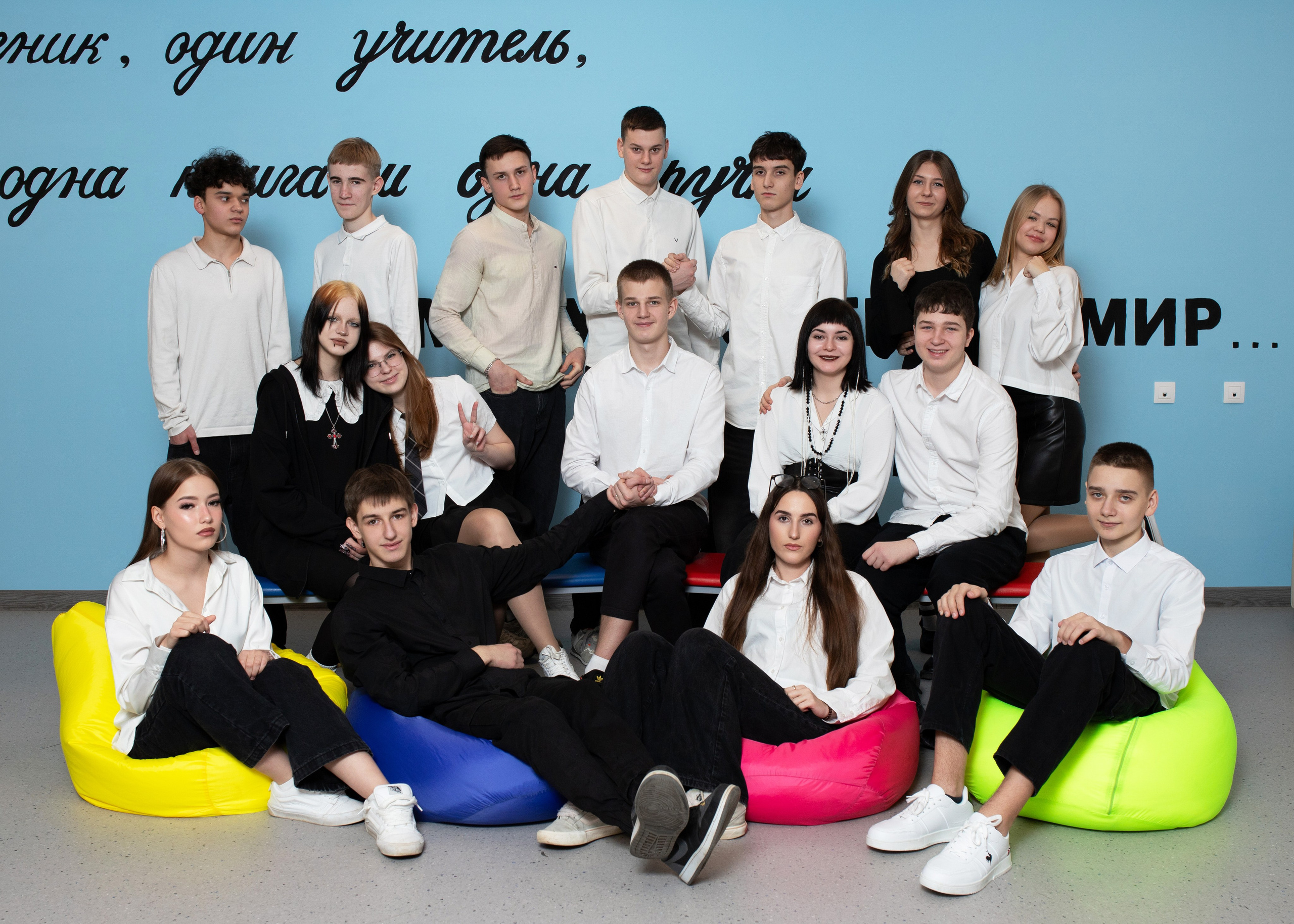 Групповая фотография. Средняя школа. 9 класс. Фотограф Игорь Полозов