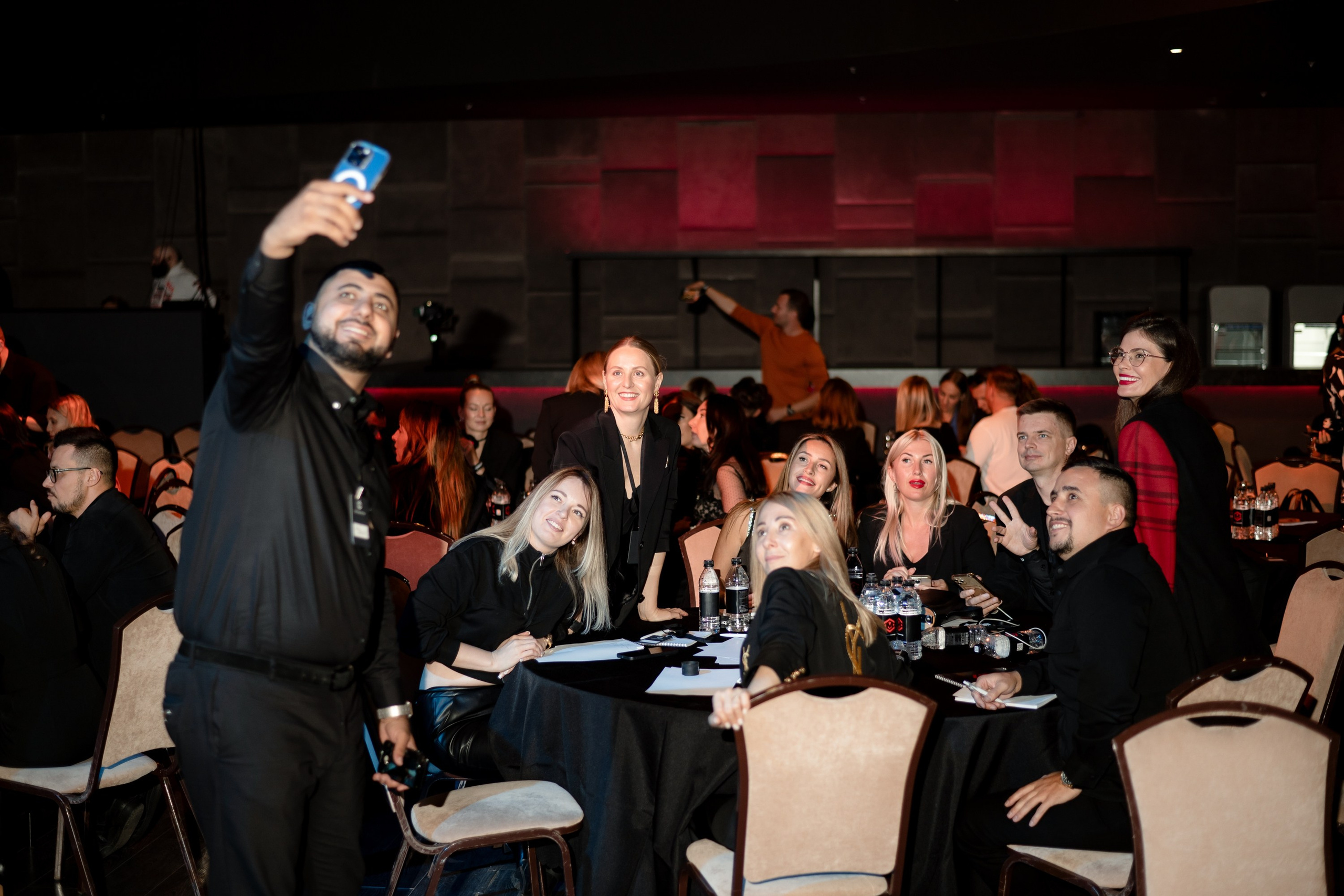 Манифестор. Фотограф в Москве. Антон S