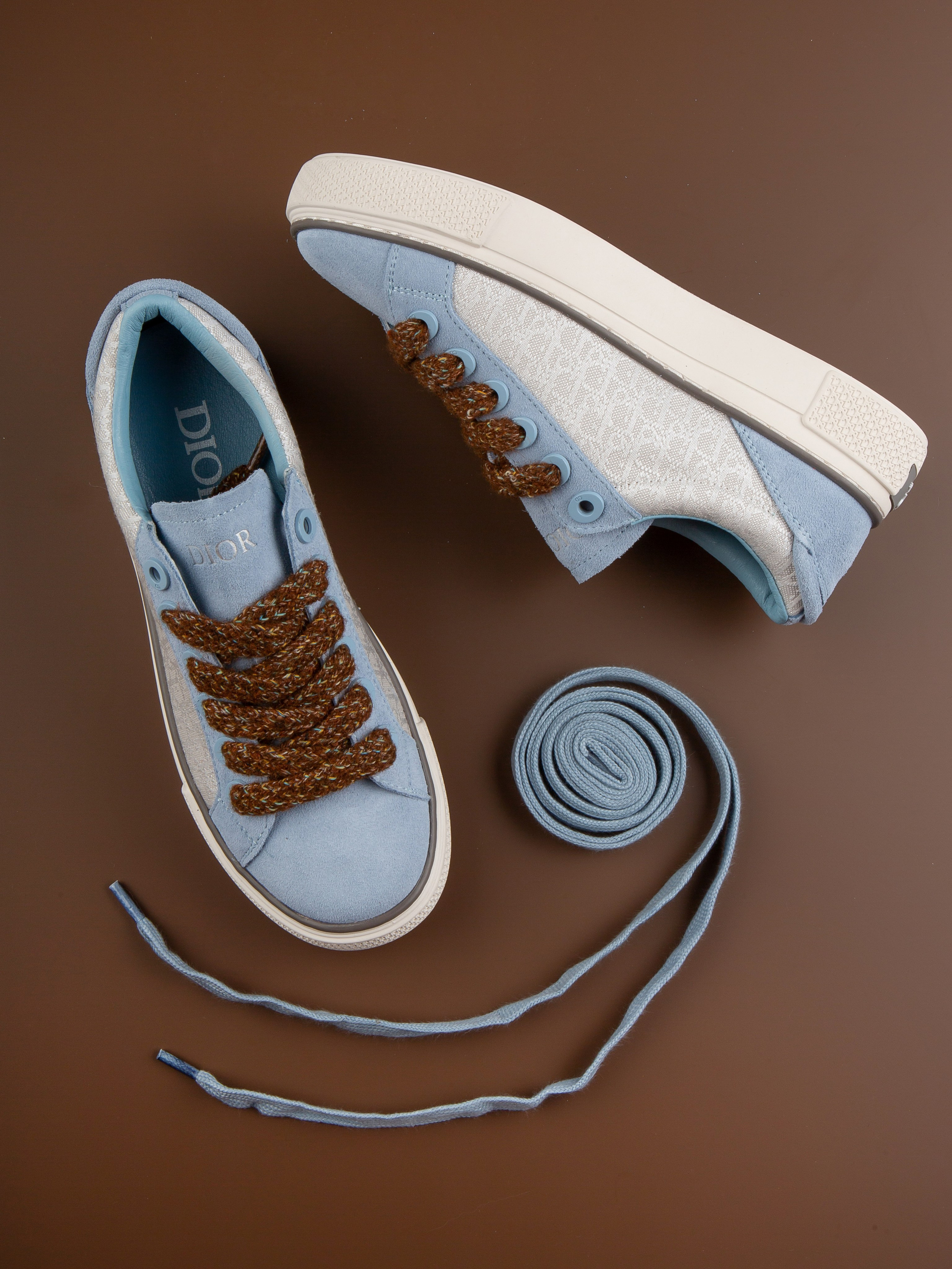 Обувь на цветных фонах. Фотограф Мария Кольцова