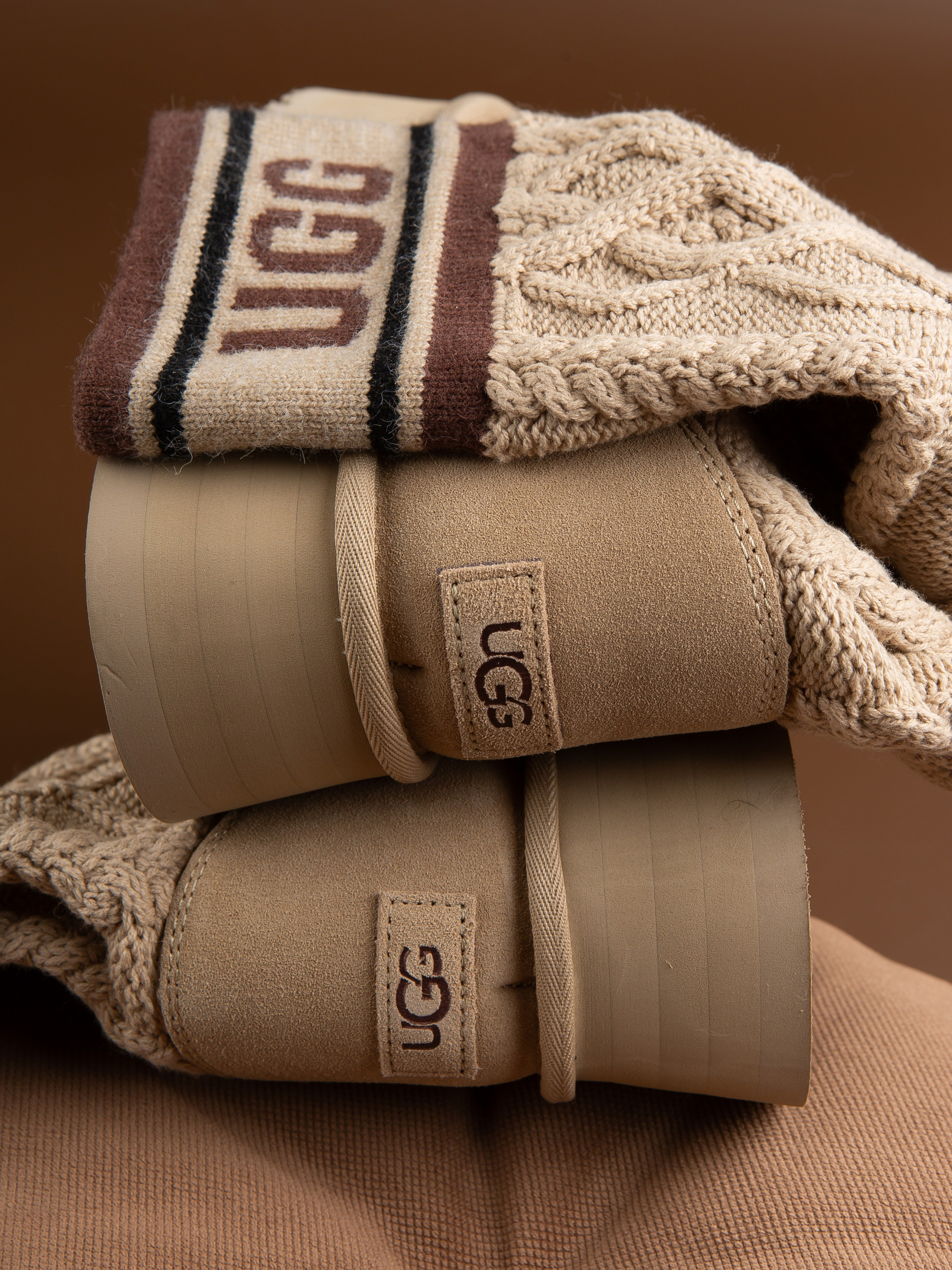 Обувь на цветных фонах. Фотограф Мария Кольцова