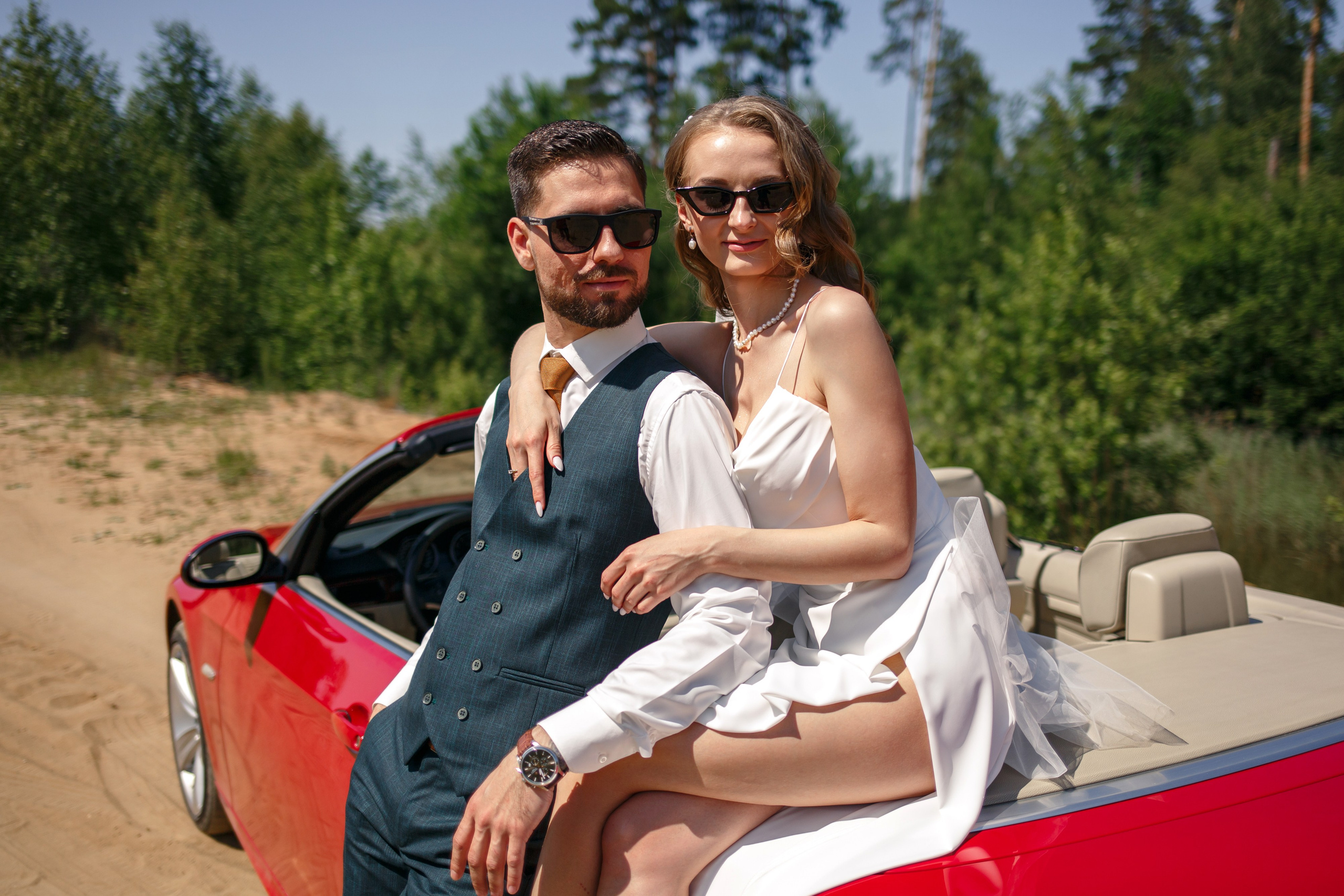 Свадебная фотосессия с кабриолетом и в загородном клубе Artiland. Свадебный фотограф Москва и МО Сергей Киржаев