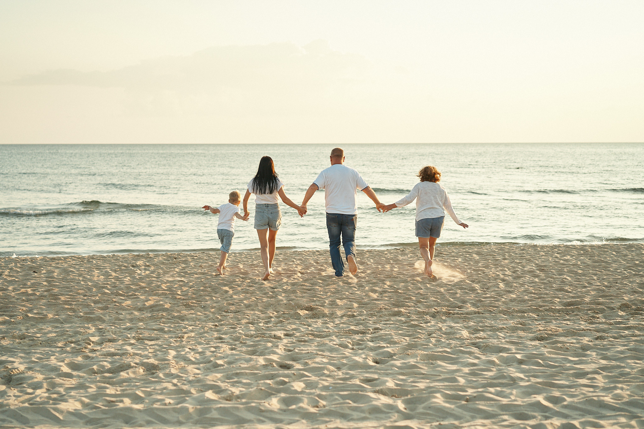 Таня: закат на берегу моря. Фотограф в Анапе Надежда Соловьёва
