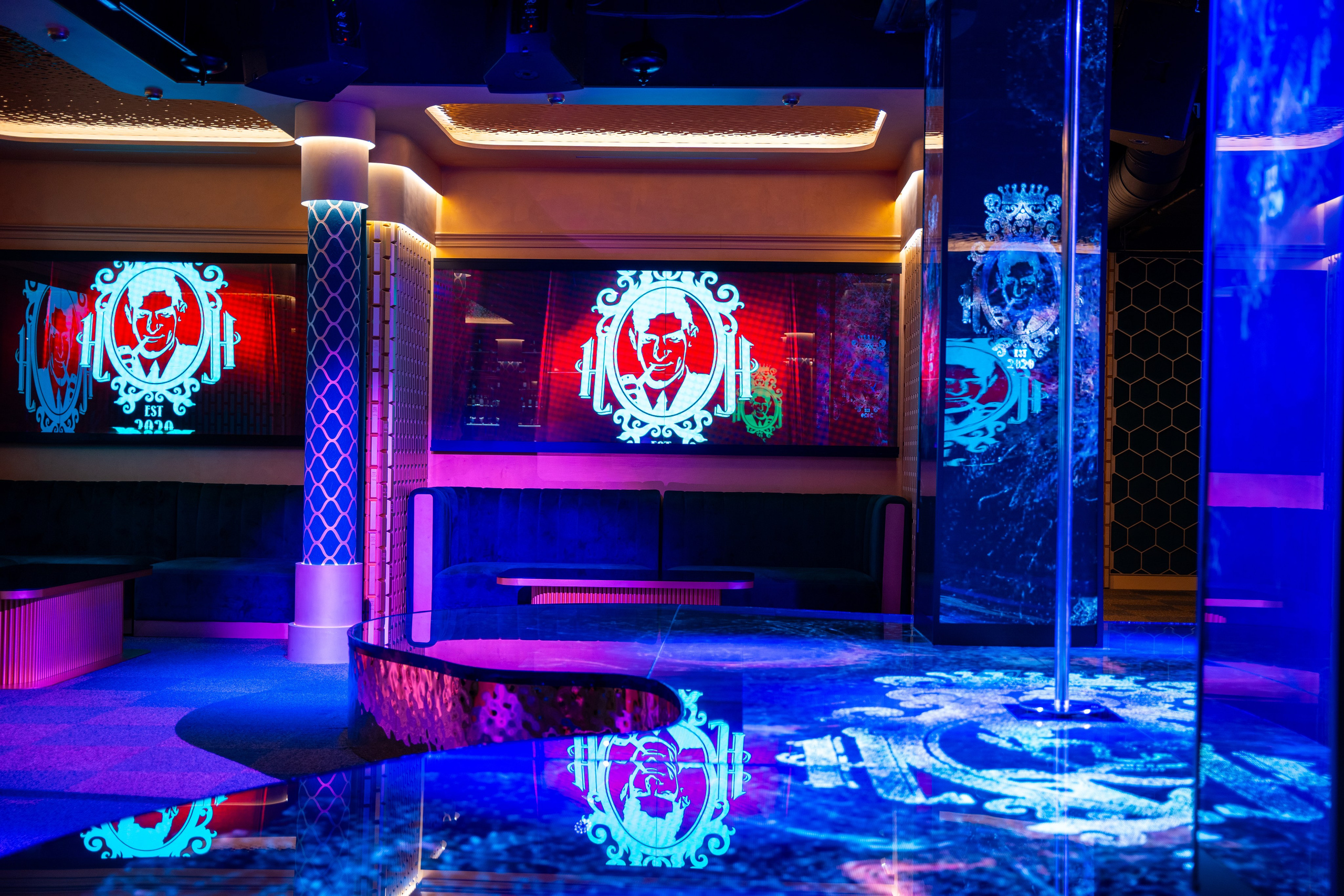 Фотосъемка интерьера стриптиз-клуба Hefner — элитный клуб Краснодара. Интерьерная фотосъемка клуба Hefner в Краснодаре — профессионально. Шедевры для Вас! Фотограф и Видеограф в Краснодаре Пахиев Руслан