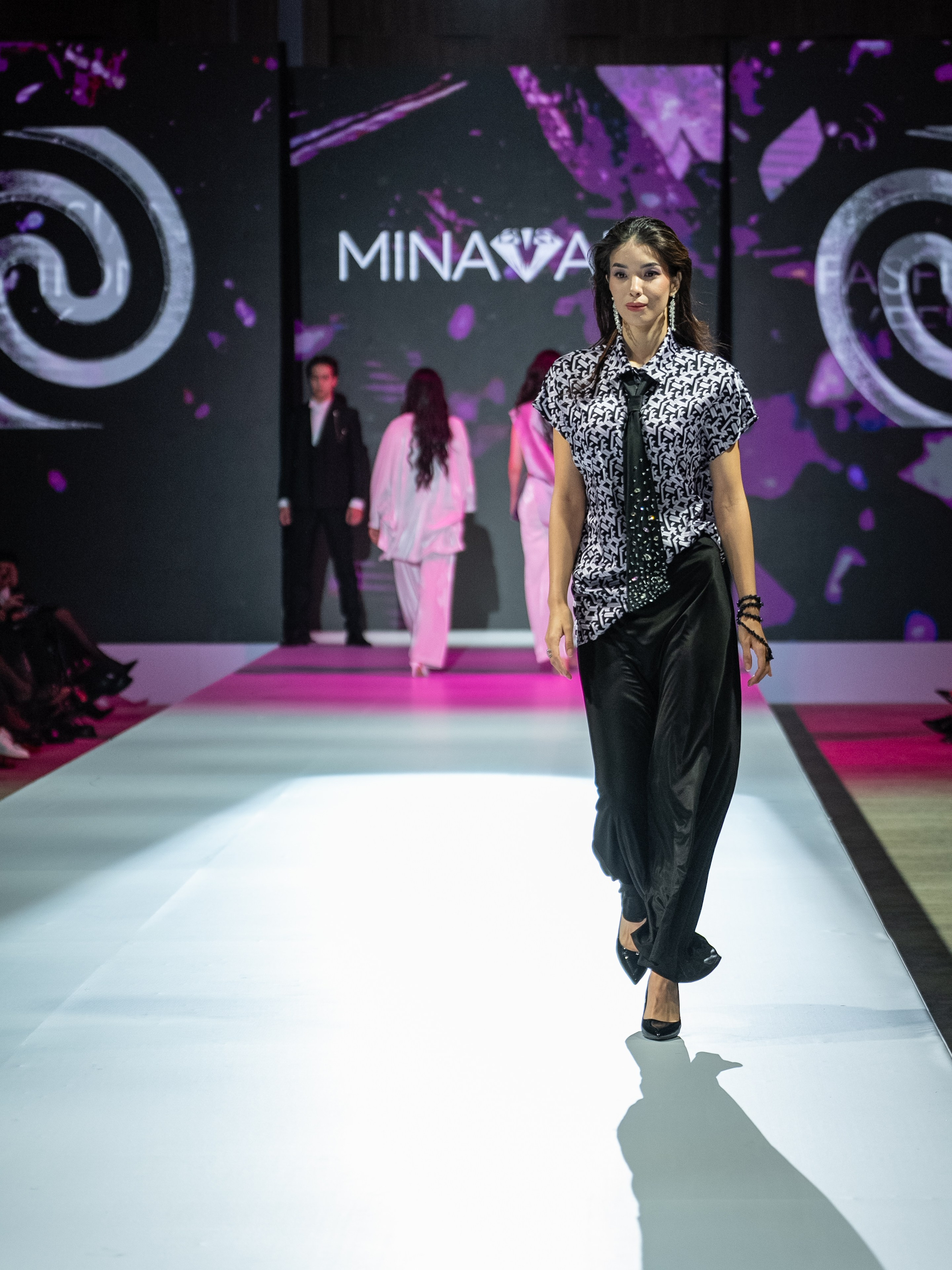 Eurasia Fashion Week Minavara. Сайт Алматинского НЮ АРТ, будуар и фэшн фотографа Дениса Карпенко