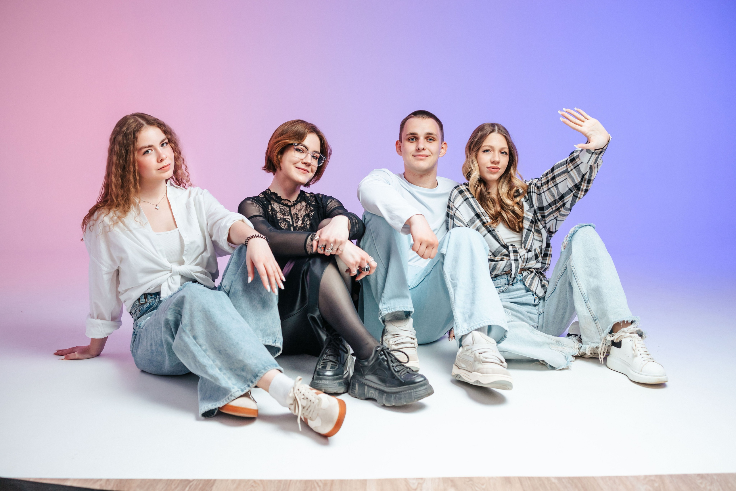 Студия школьной фотографии. Фотостудия выпускных альбомов в Твери. Студия школьной фотографии в Твери. Выпускные альбомы в Твери