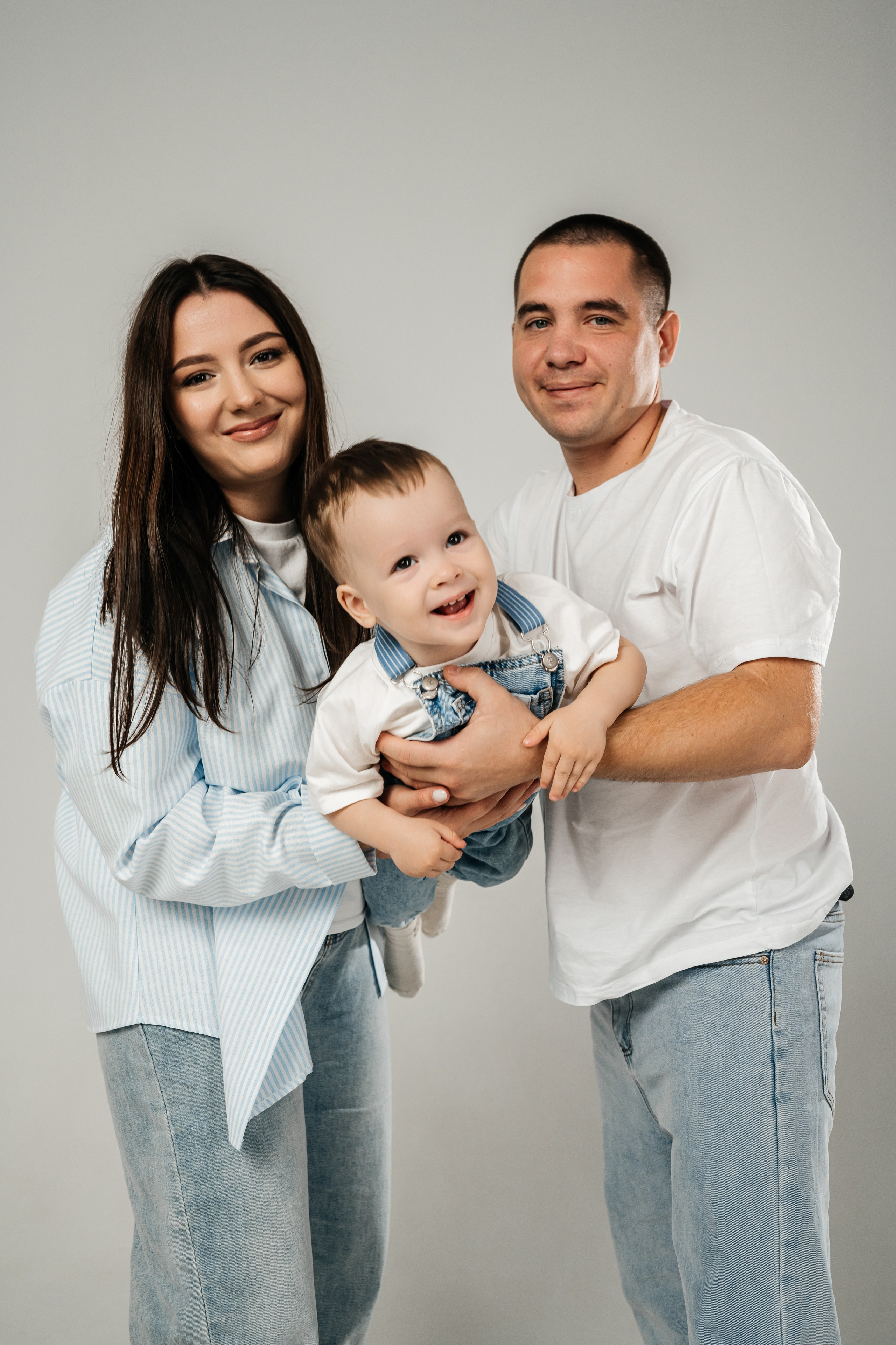 Семейная фотосессия в студии. Фотограф в Каменске-Шахтинском Ольга Сагал