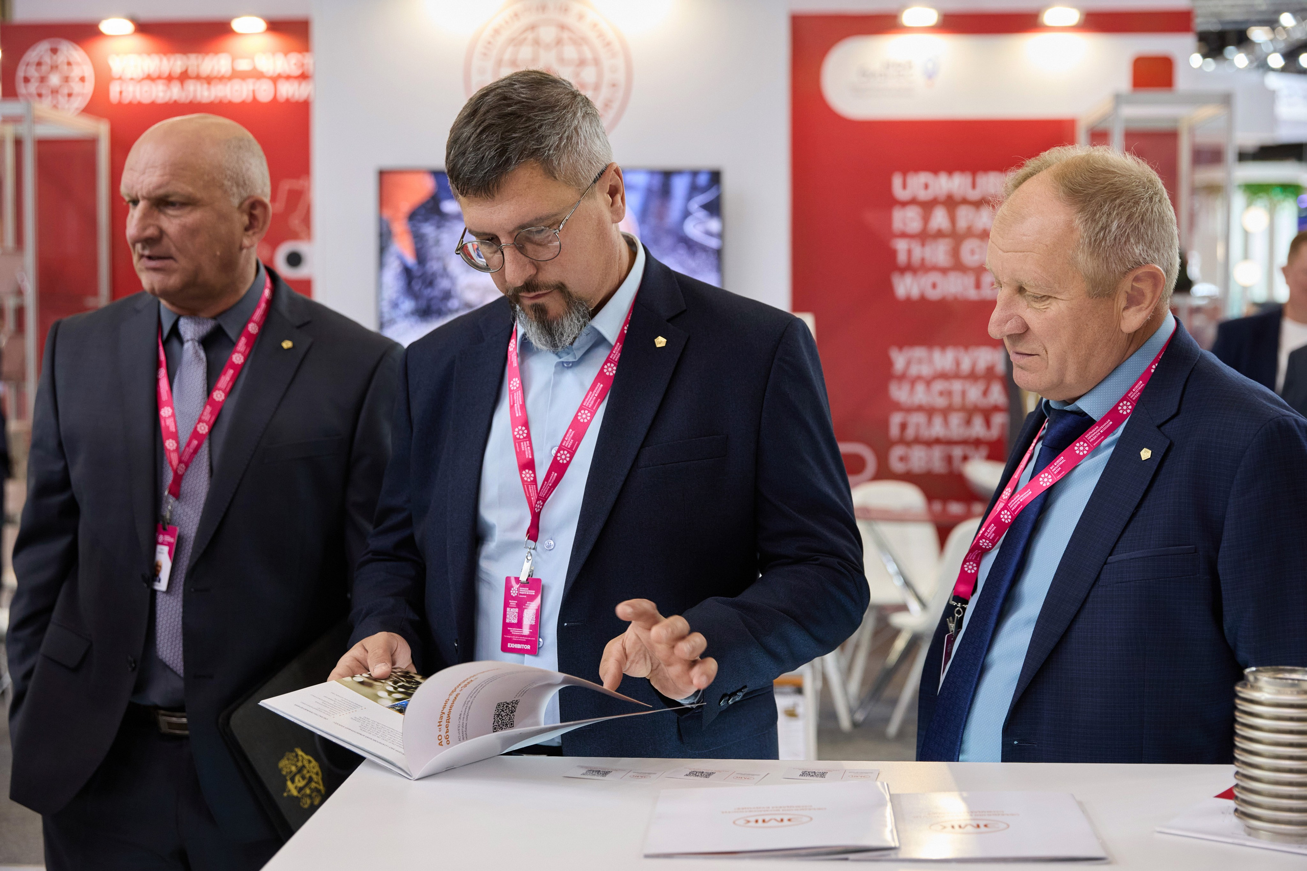 Выставка. Свадебная, репортажная фотосъемка и видеосъемка в Минске. Илья и Юлия Ширмановы. Фотограф | Видеограф | Минск