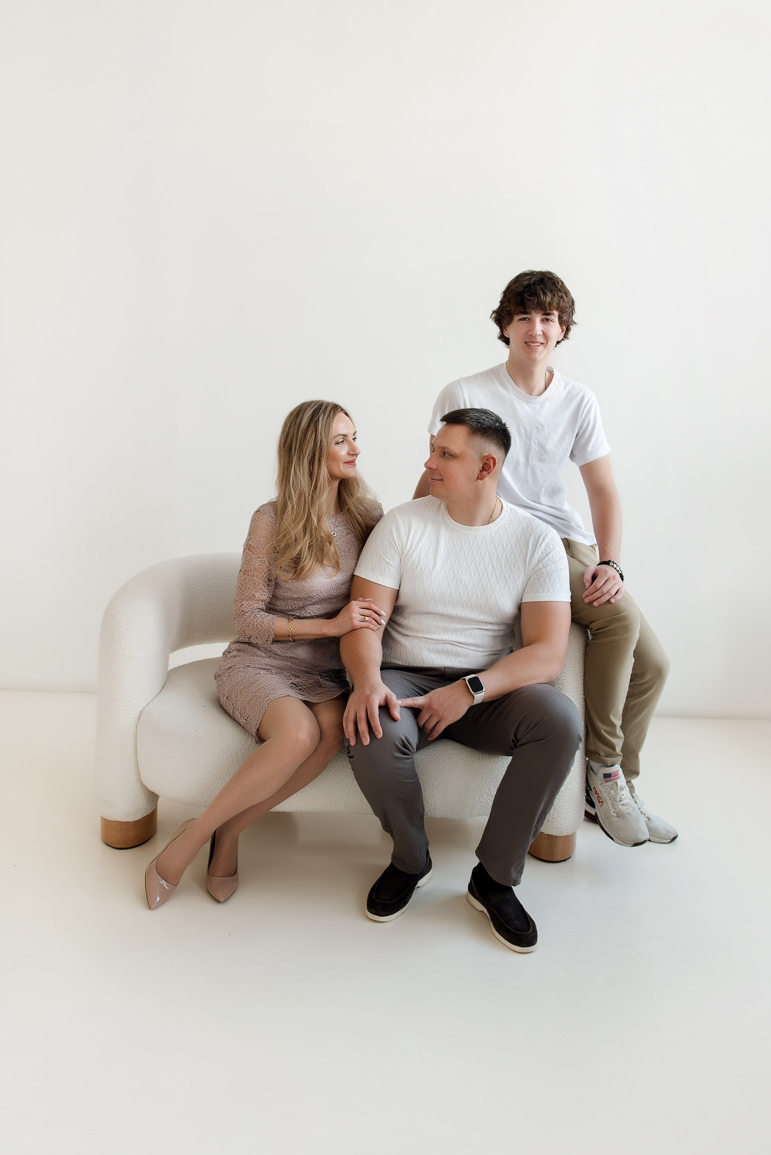 Семейная съёмка большой семьи в Москве. Детский фотограф в Долгопрудном и Москве