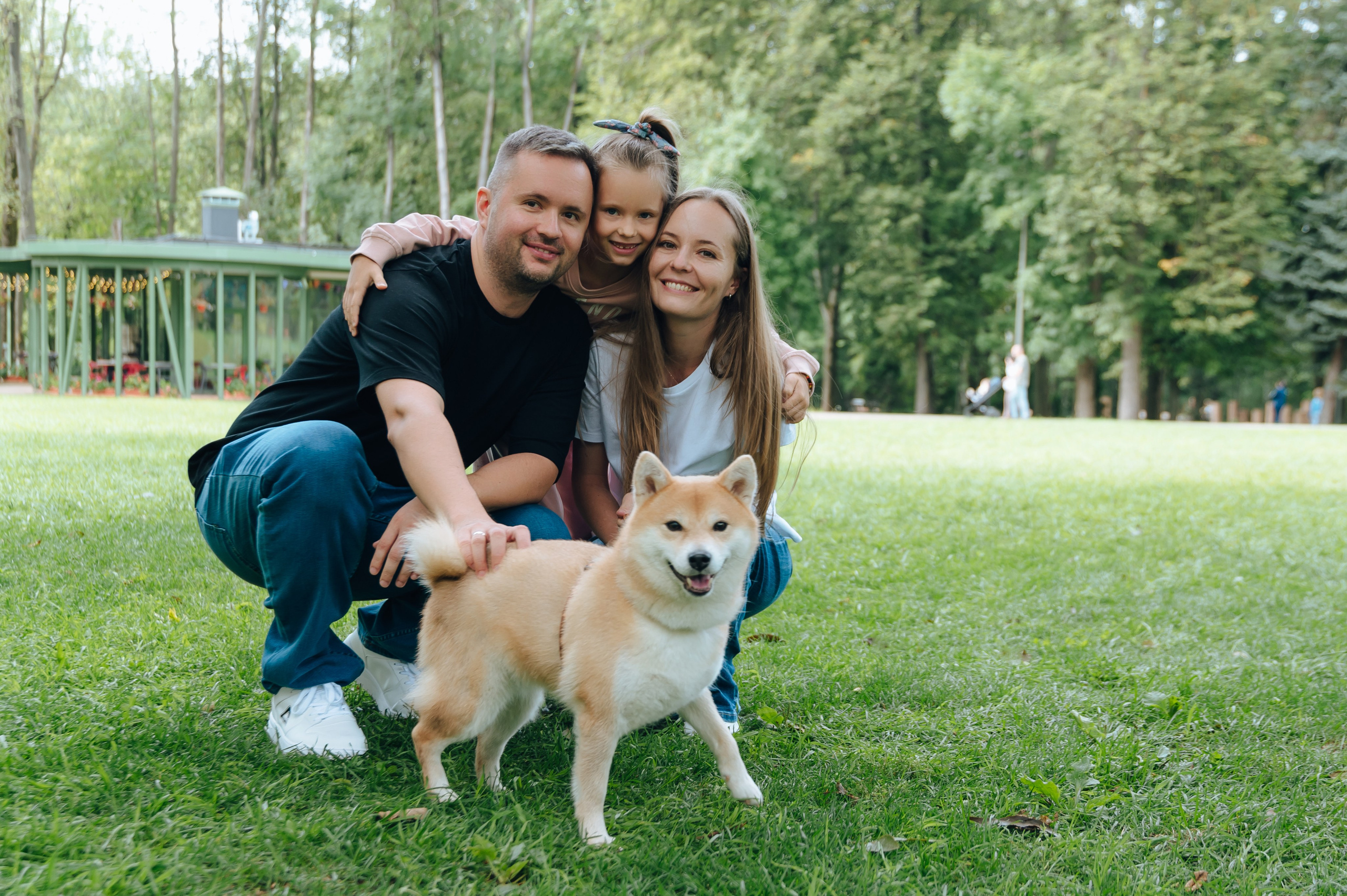 Трое в парке и меховой шар. Детский и семейный фотограф Катерина Мишина