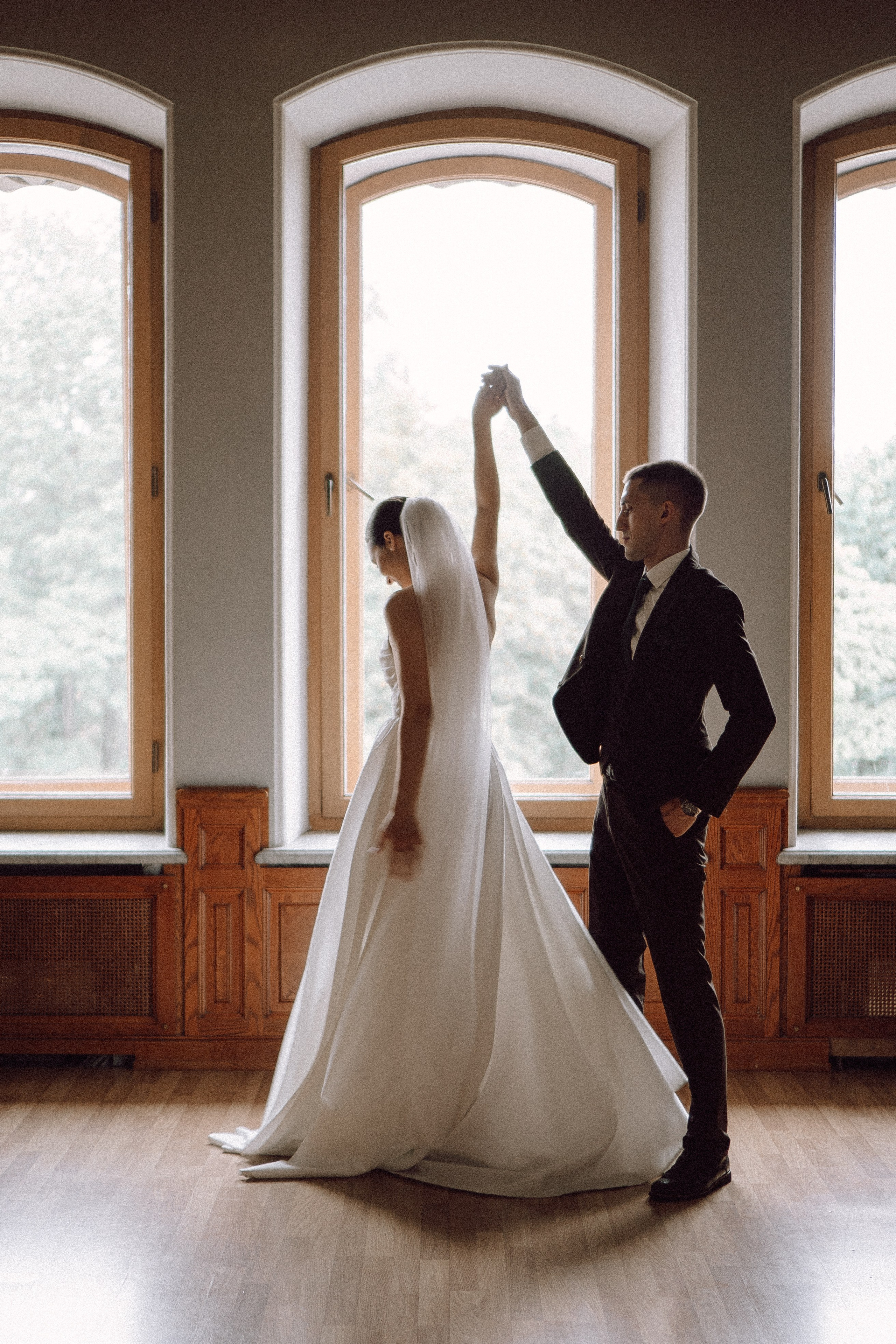 СВАДЕБНАЯ ПРОГУЛКА В САНТК-ПЕТЕРБУРГЕ (ИСАКИЕВСКИЙ СОБОР, ЗИМНЯЯ КАНАВКА, ЭРМИТАЖ И БОЛЬШАЯ МОРСКАЯ УЛИЦА). Профессиональный фотограф, Санкт-Петербург — Виктория Богомолова