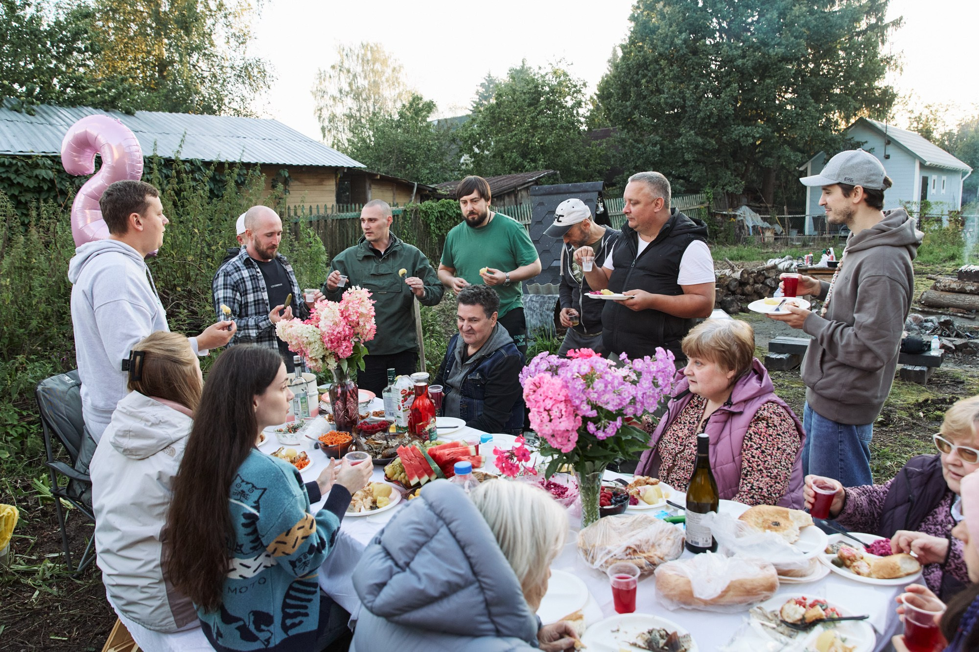 Фотограф на детский день рождения в Москве и Подмосковье: репортажная съемка живых эмоций на даче. Контентный и репортажный фотограф Виталий Кулешов | Москва