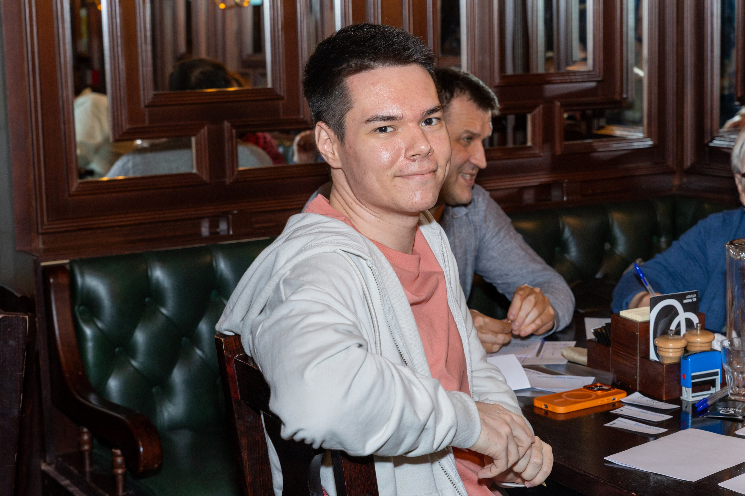 Клуб «Без дураков»