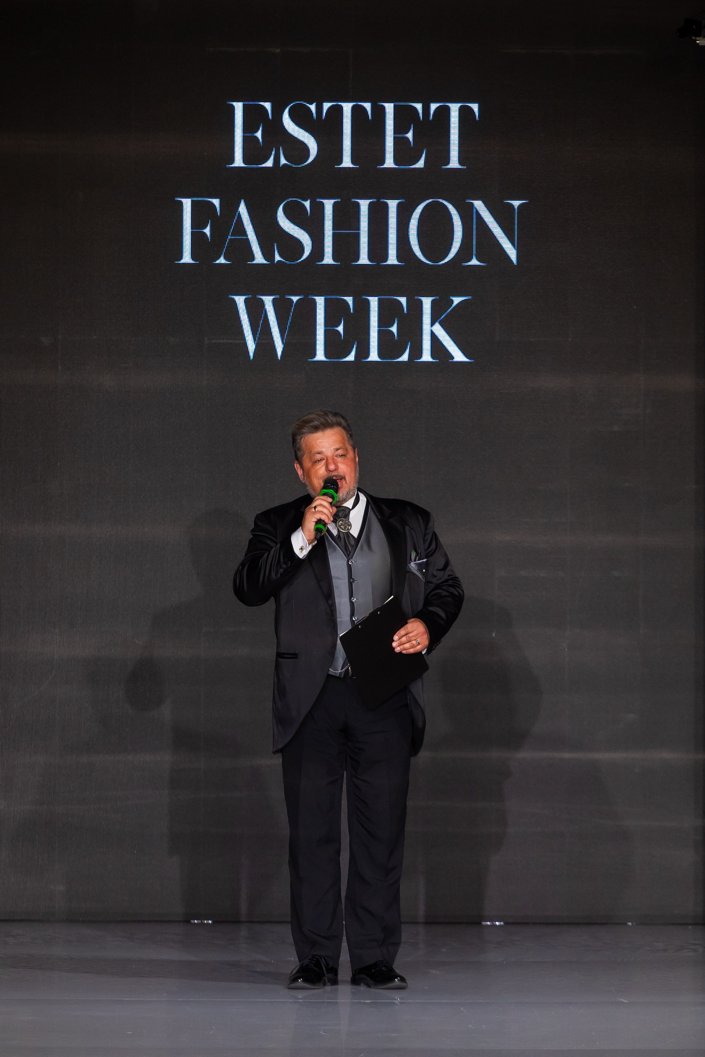 Estet Fashion Week. Photomantis