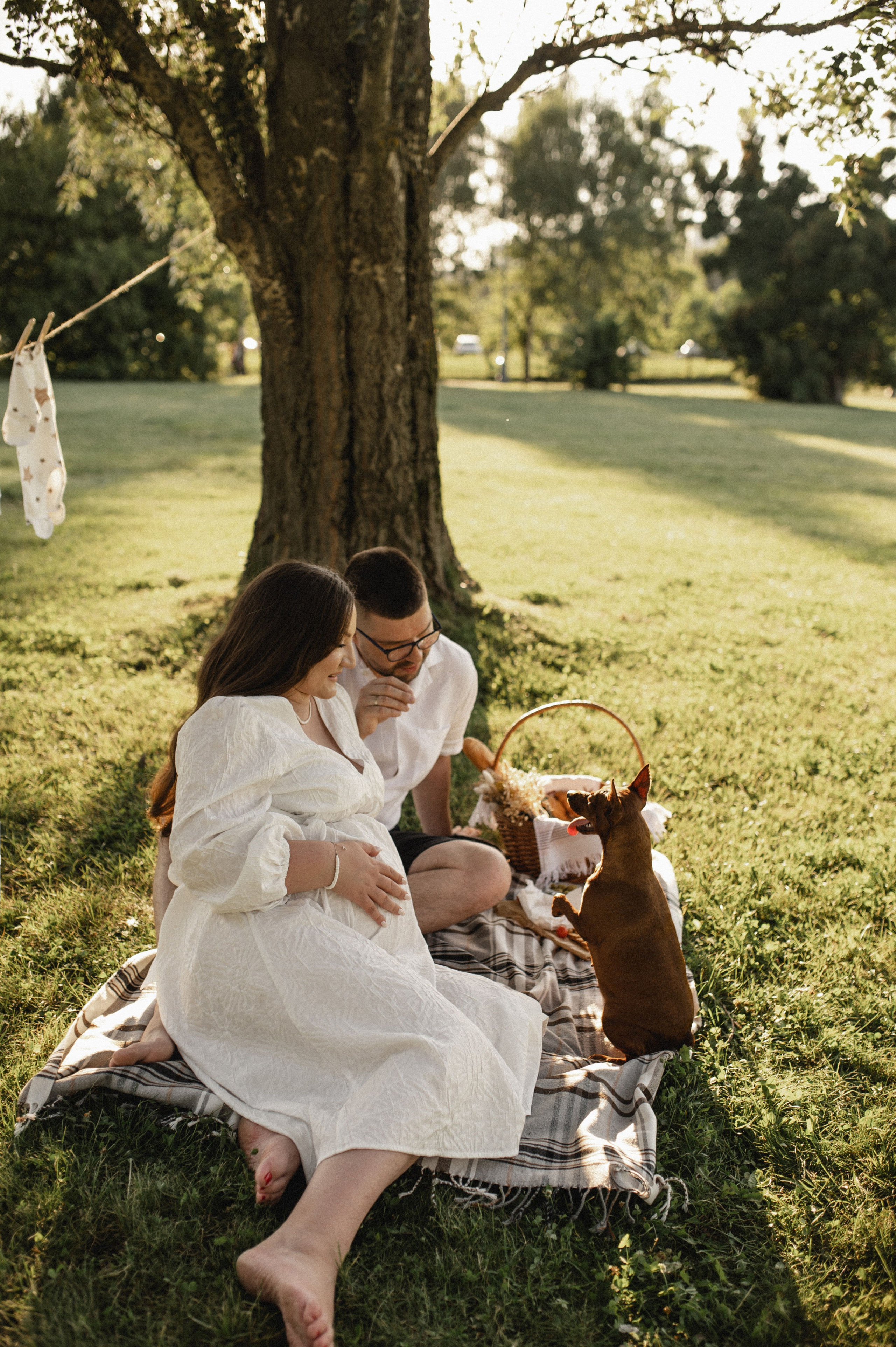 Фотосессия беременности на природе в парке Москвы. Семейная фотосессия Бутово Москва фотограф Алина Морщагина