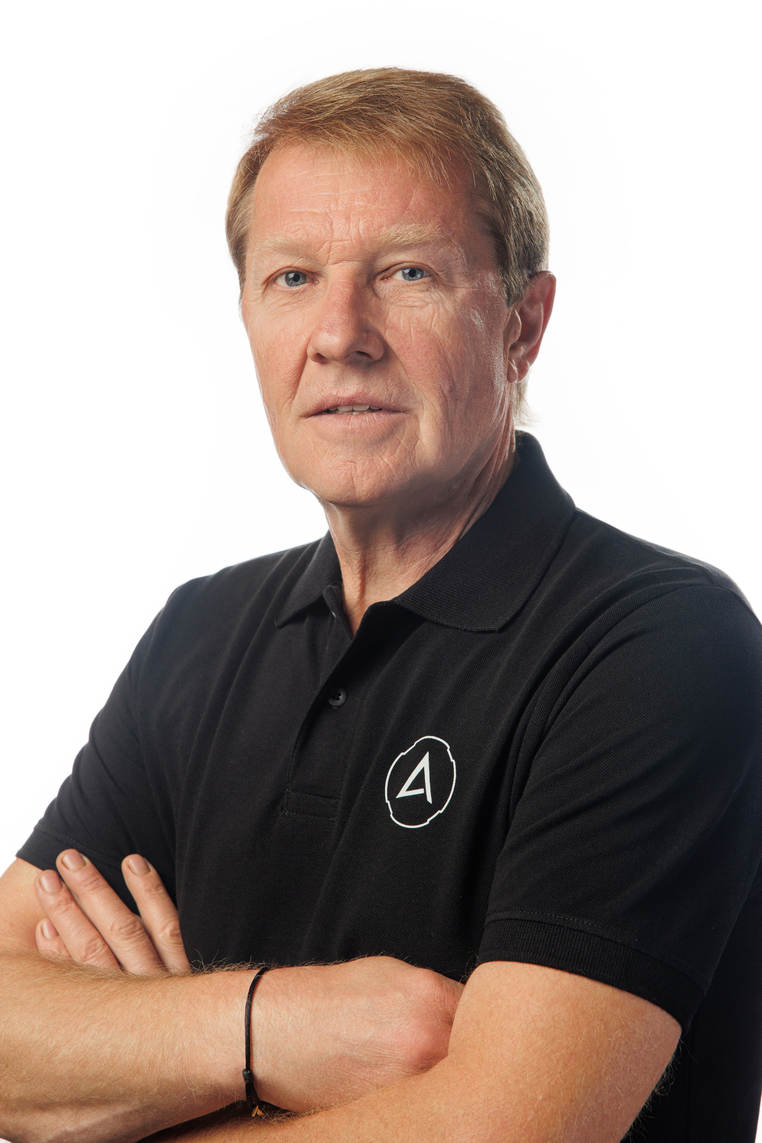 Деловой портрет мужчины на белом фоне