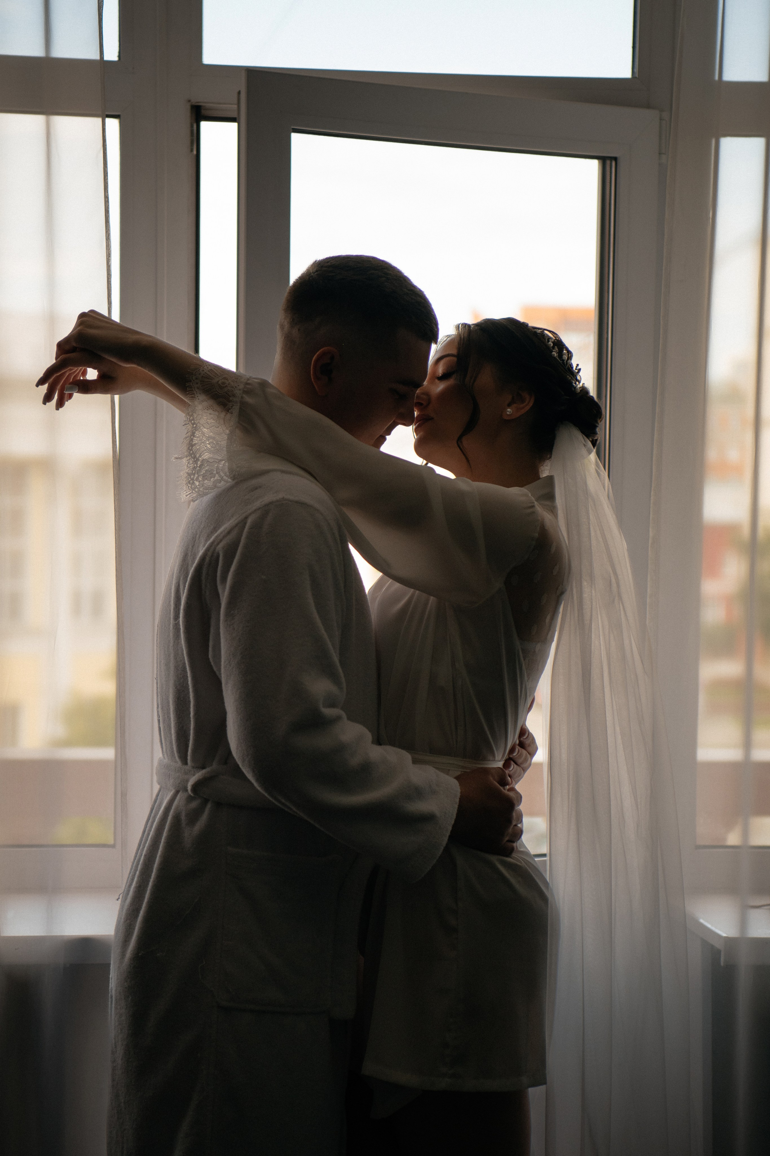 alt="Свадебная фотосессия в Барнауле. Свадебный фотограф Анна Глухова"