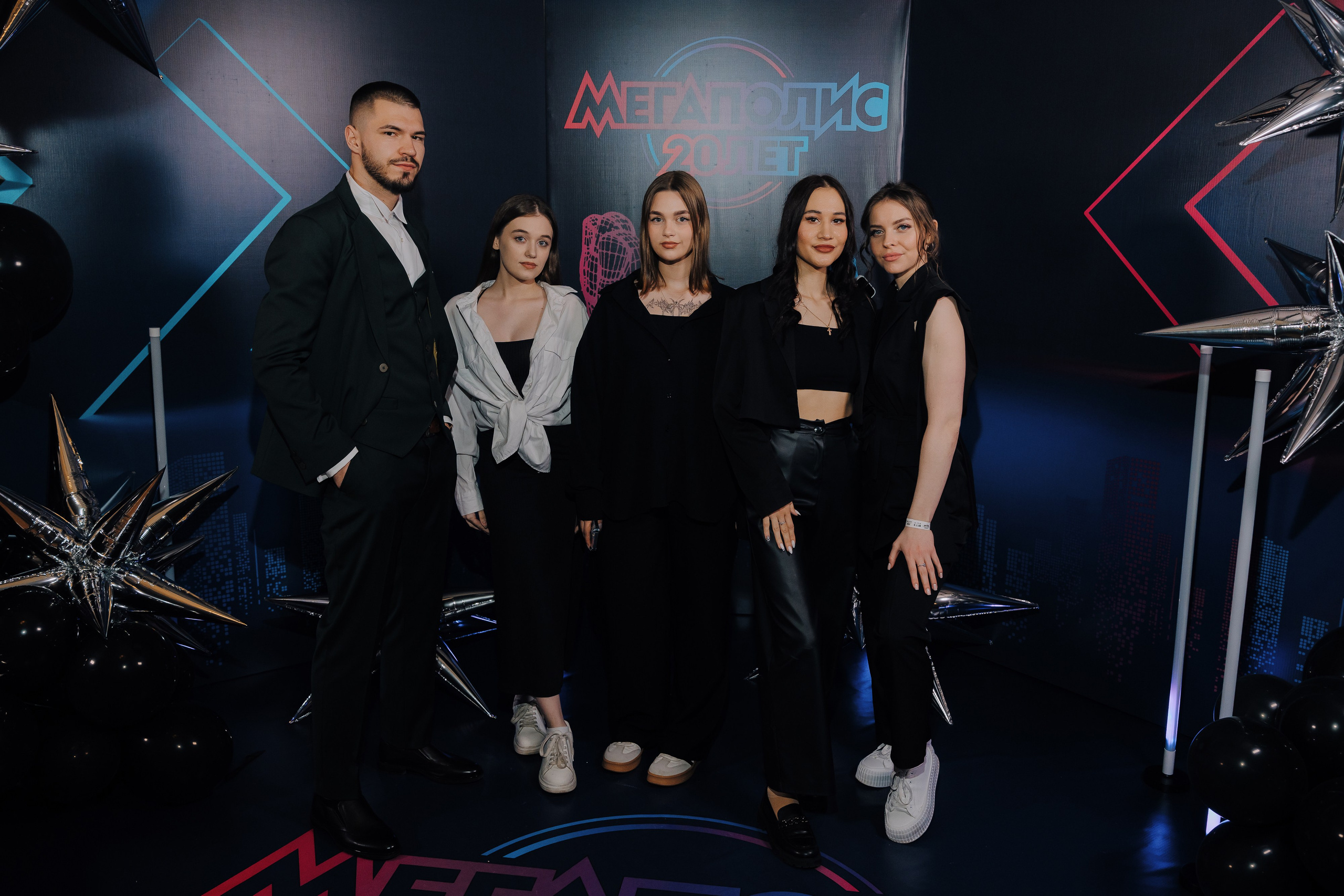 20 ЛЕТ МЕГАПОЛИС ЧЕЛЯБИНСК ХЕДЛАЙНЕР ЕЛКА. Репортажный фотограф Зуев Роман г. Челябинск