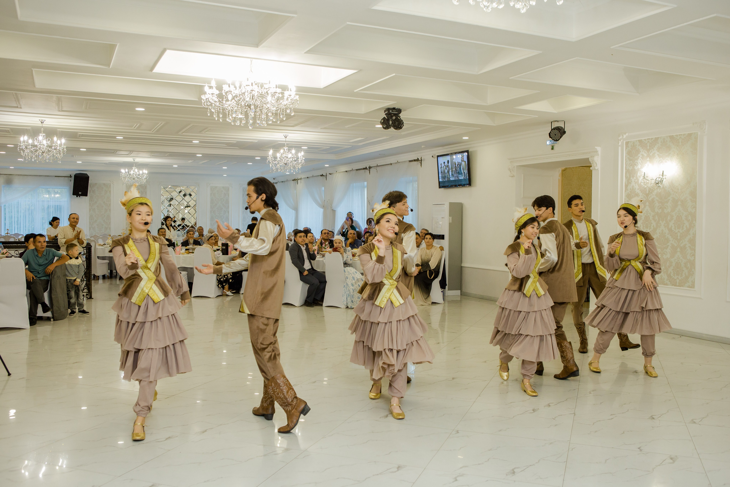 QYZ UZATU ZHADYRA. Свадебный и репортажный фотограф в Астане T.Yertay «Nomad media»