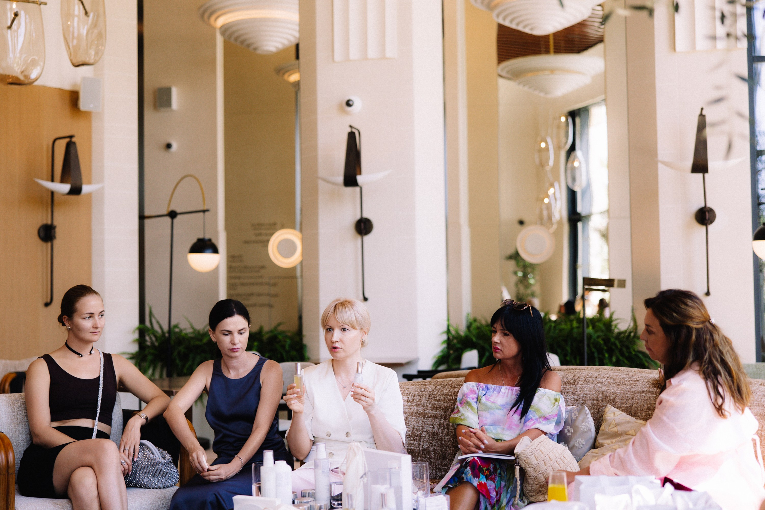 Живое общение гостей в финале мероприятия. Репортаж Галины Скорик, который рассказывает историю.